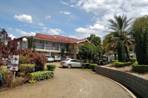 Alojamiento - Eden Springs Hotel