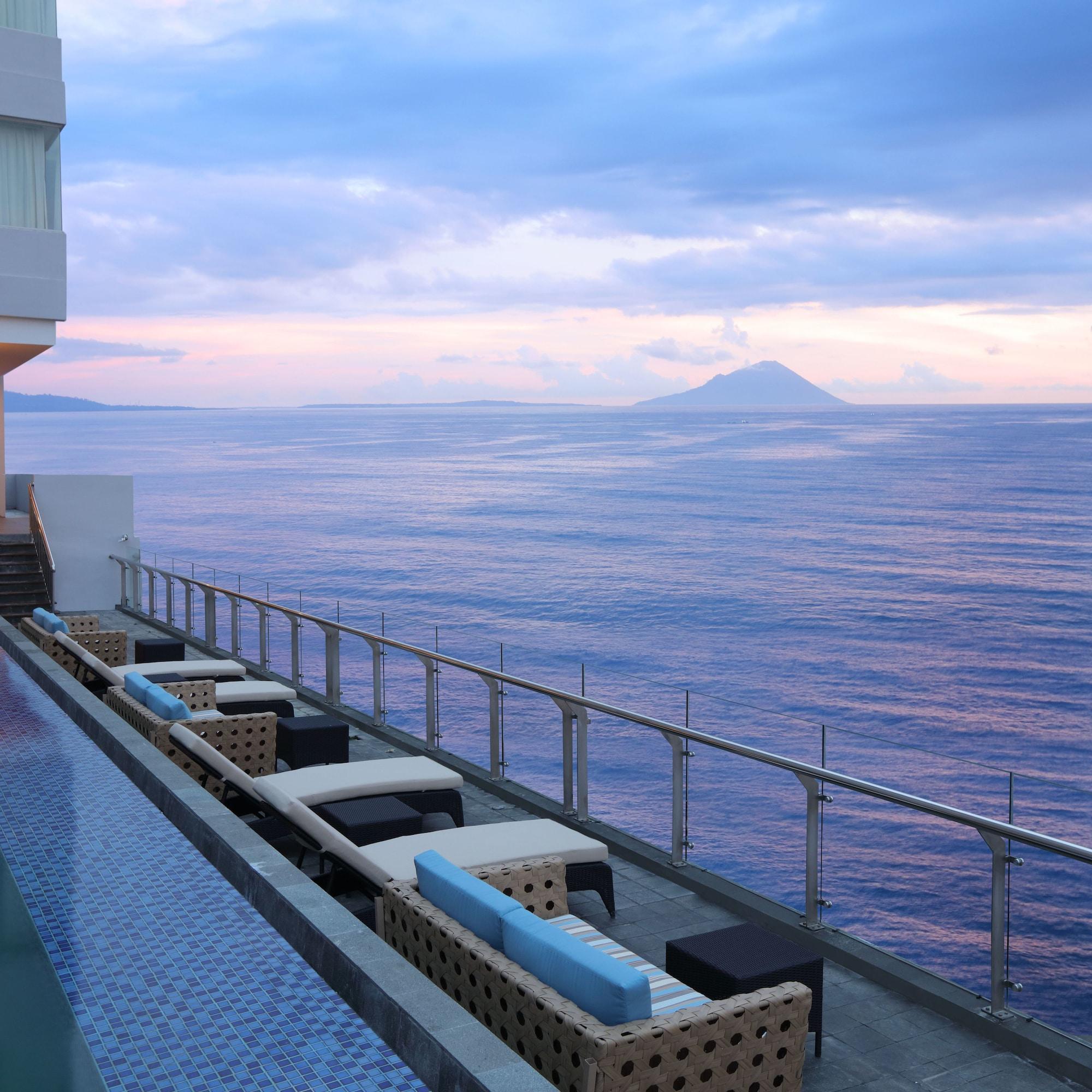 Vista Piscina Four Points by Sheraton Manado