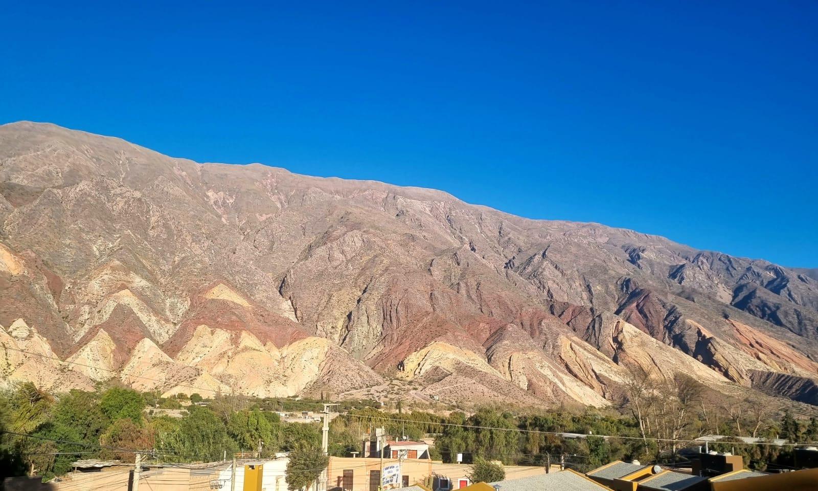 Vista a la montaña Winu Maimará