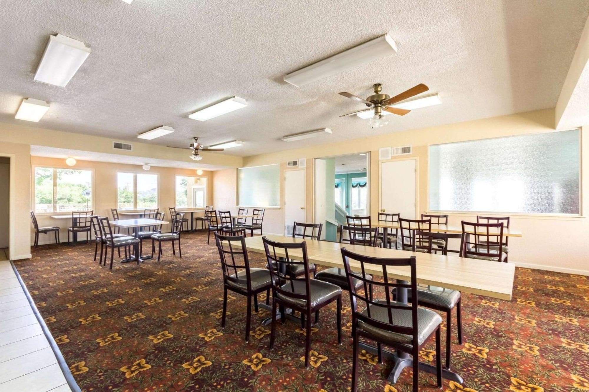 Restaurant Home Suites Hill Country