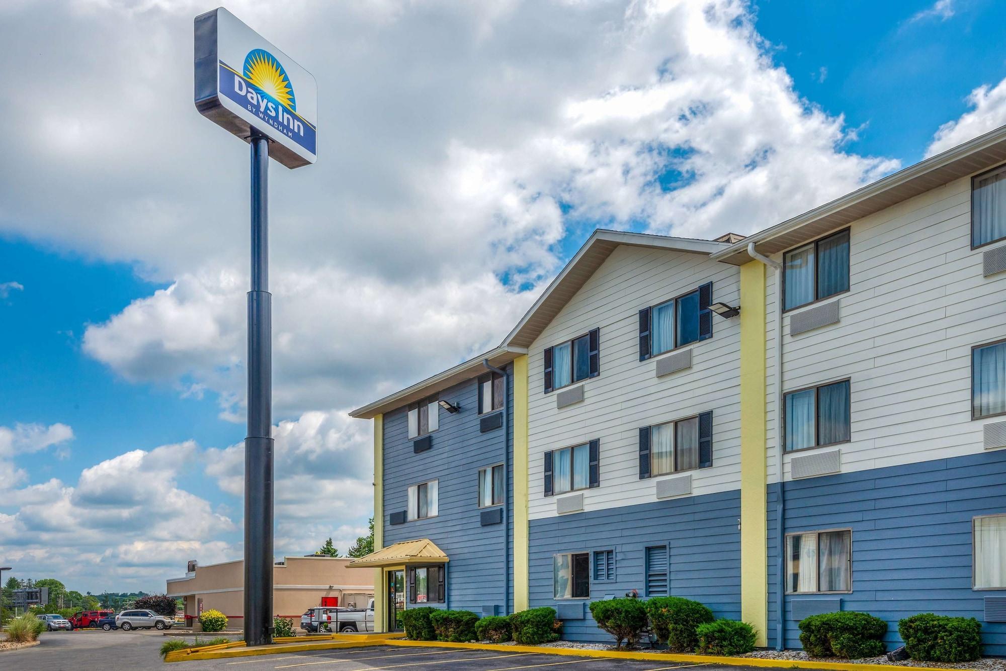 Vista Exterior Days Inn by Wyndham Somerset PA I-70 I-76