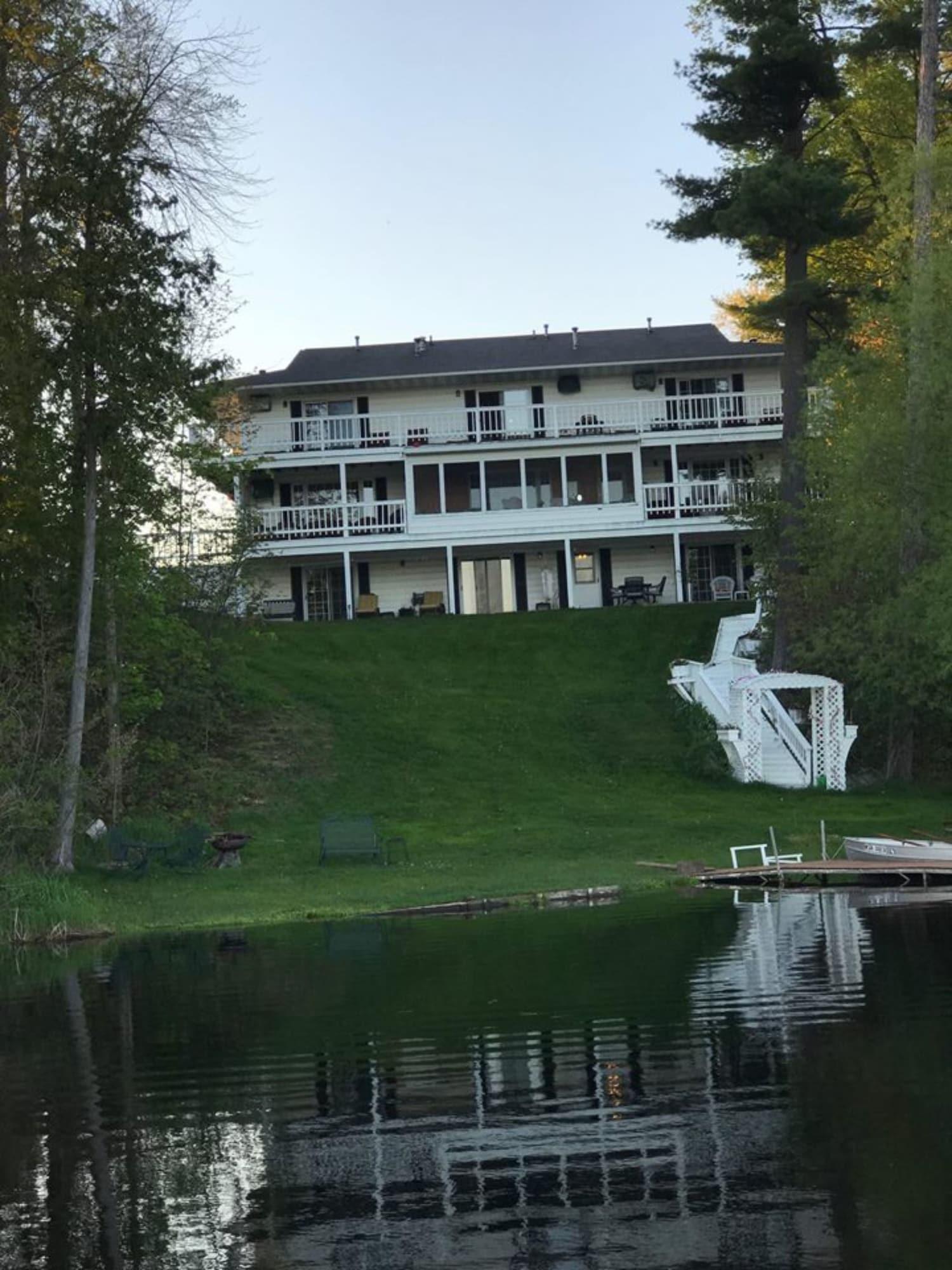 Vista Exterior Lakeside Bed & Breakfast