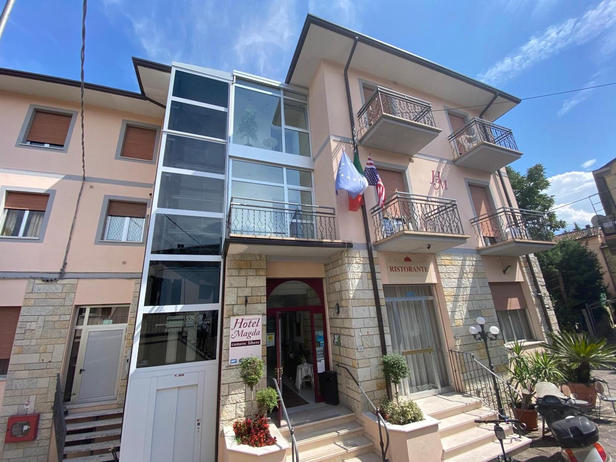 Vista Exterior Hotel Magda