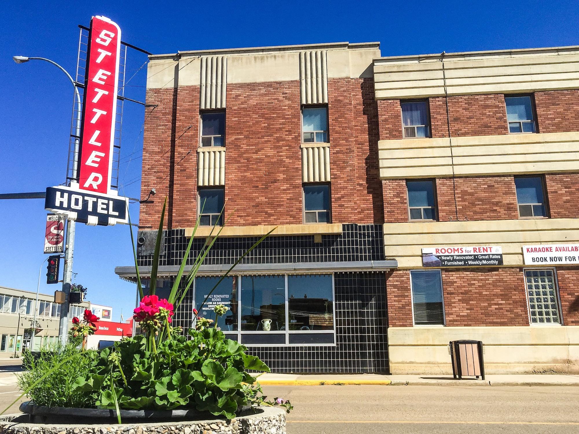 Varios Stettler Hotel