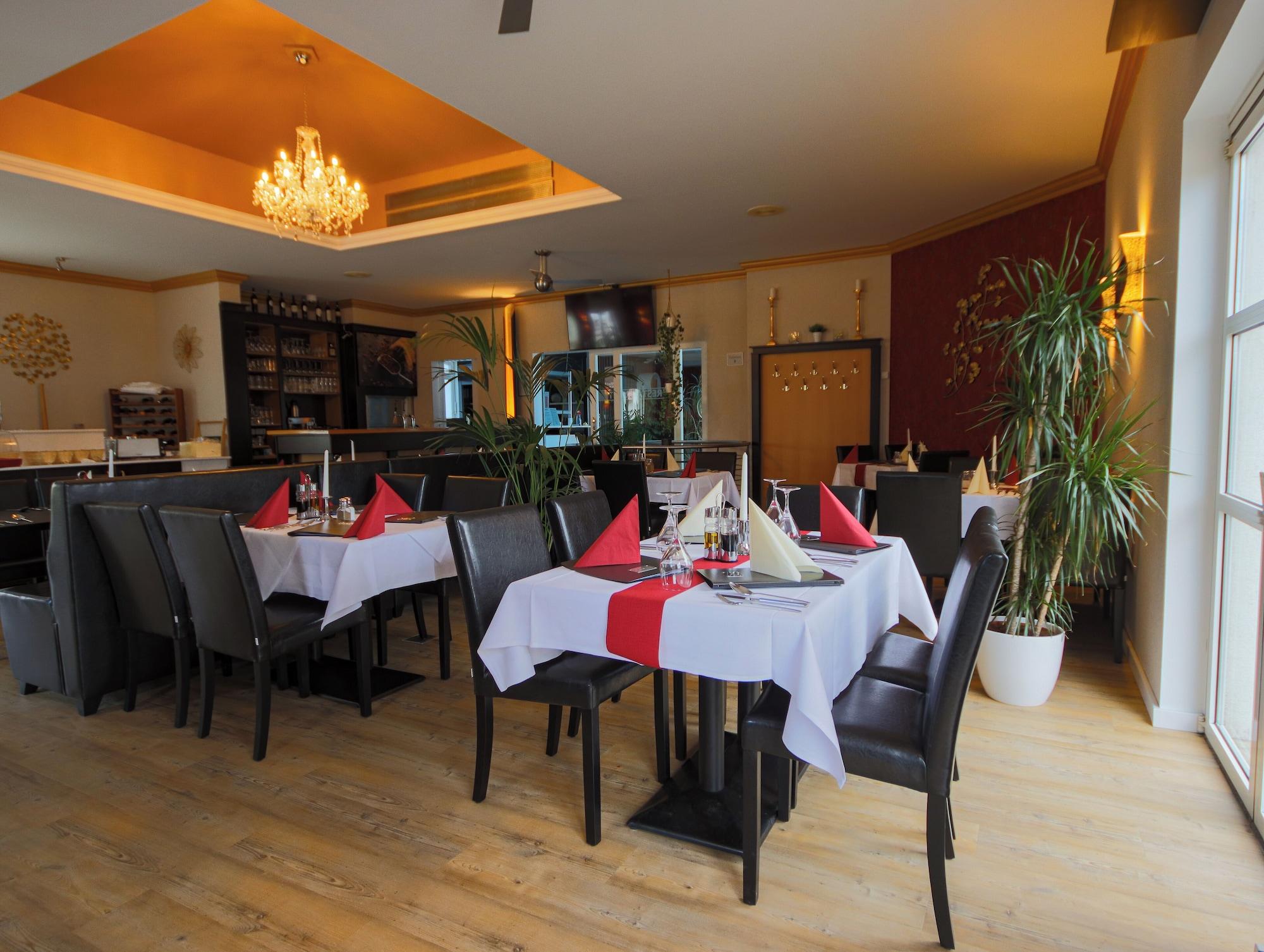 Restaurant Check Inn Hotel