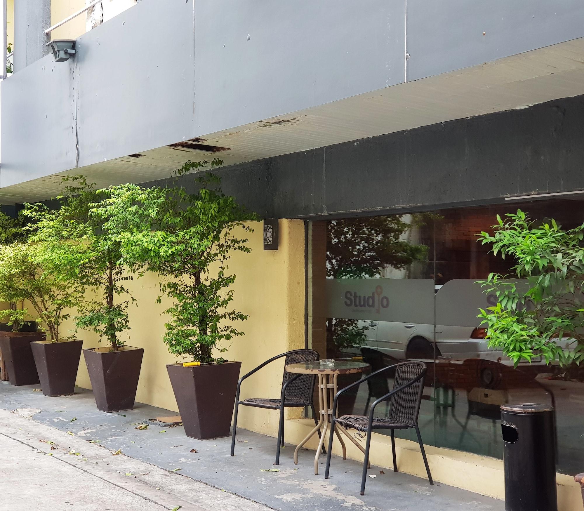 Vista Exterior Studio Sukhumvit 18 by iCheck Inn