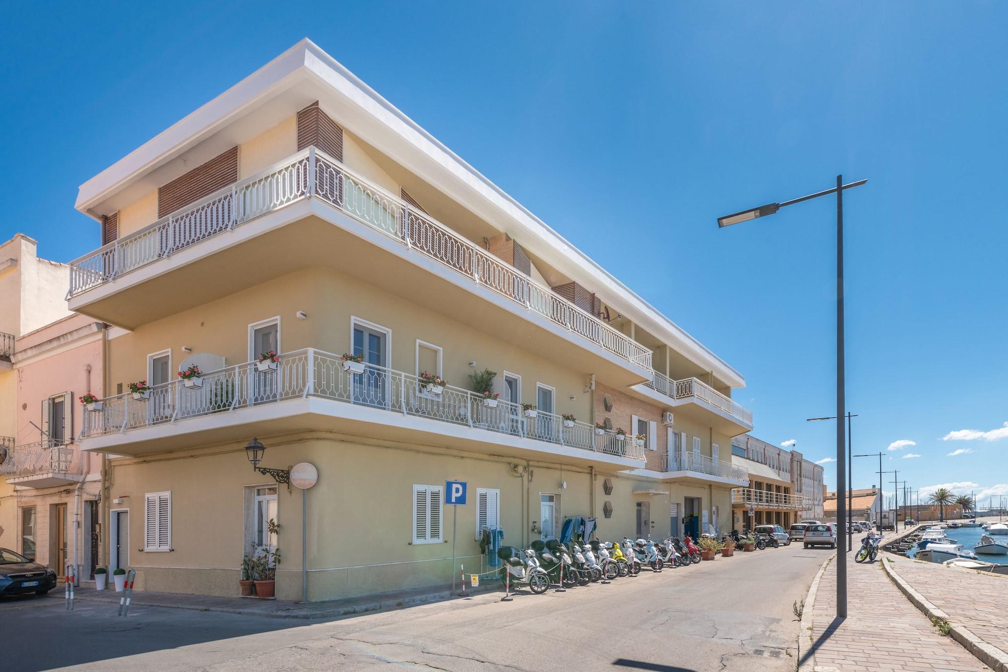 Vista Exterior AQUAMADRE Suites