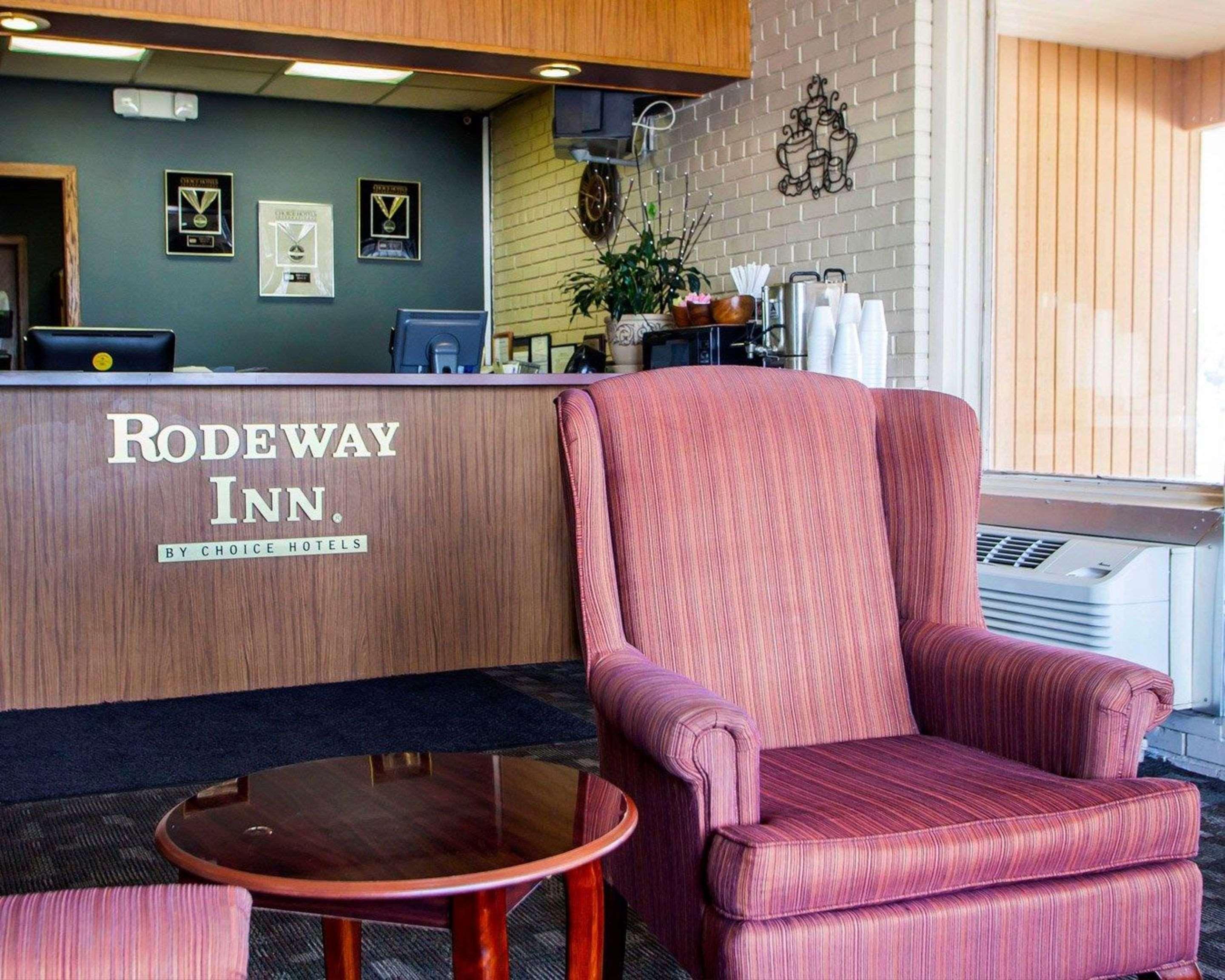 Vista Lobby Rodeway Inn Beloit