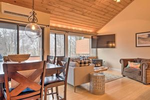 Alquiler Vacacional - Updated Loon Townhome w/ Mtn Views & Ski Shuttle!