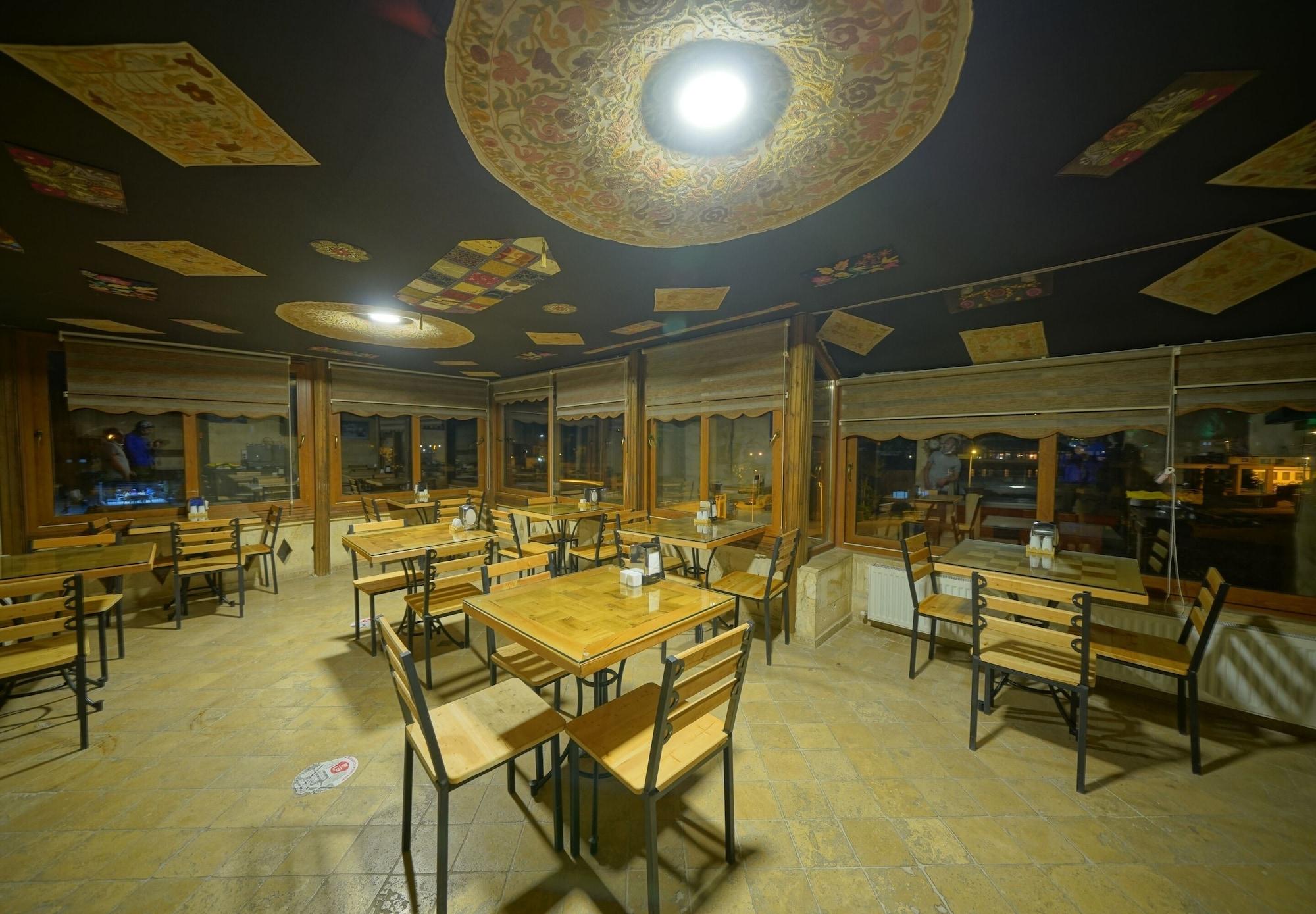 Restaurant ShoeString Stone House