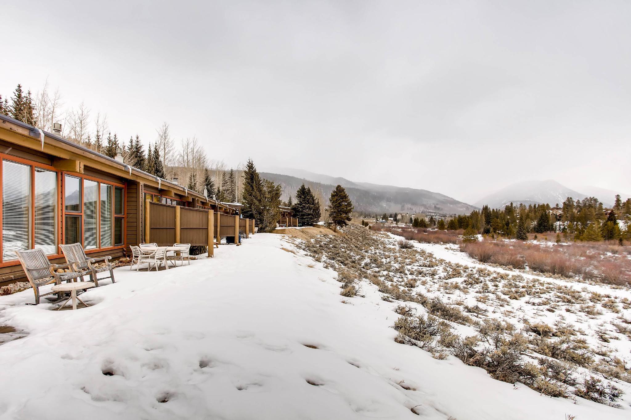 Vista Exterior Evergreen Condominiums by Vail Resorts