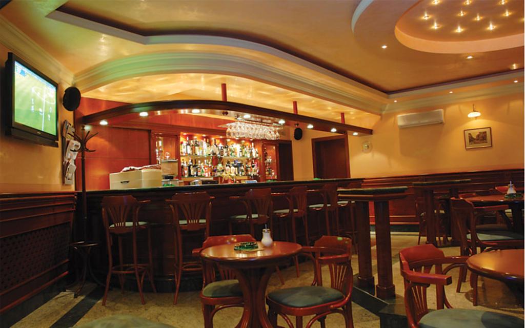 Bar/Salón Cezar hotel Banja Luka
