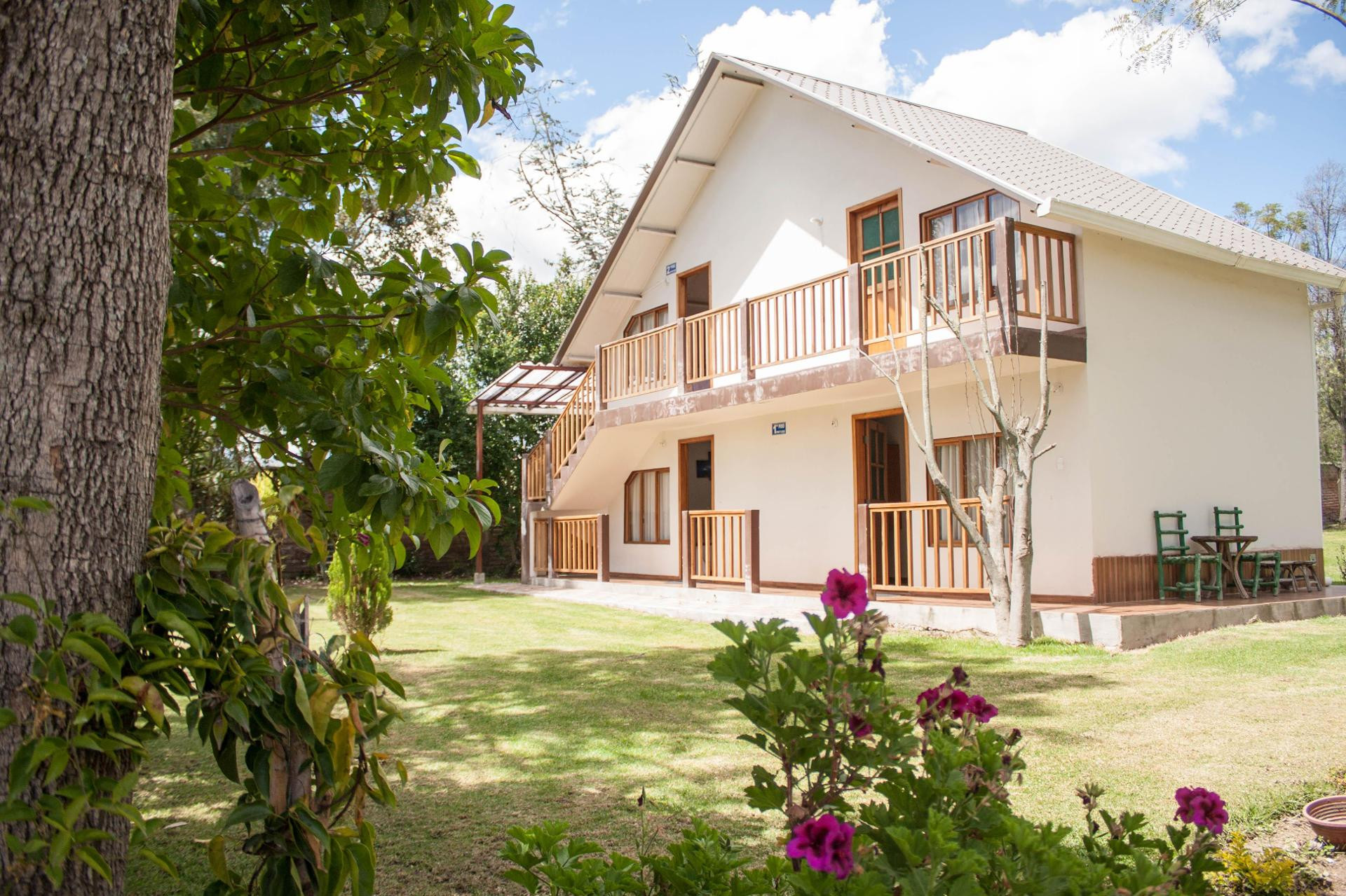 Vista Exterior Airport Garden Hosteria