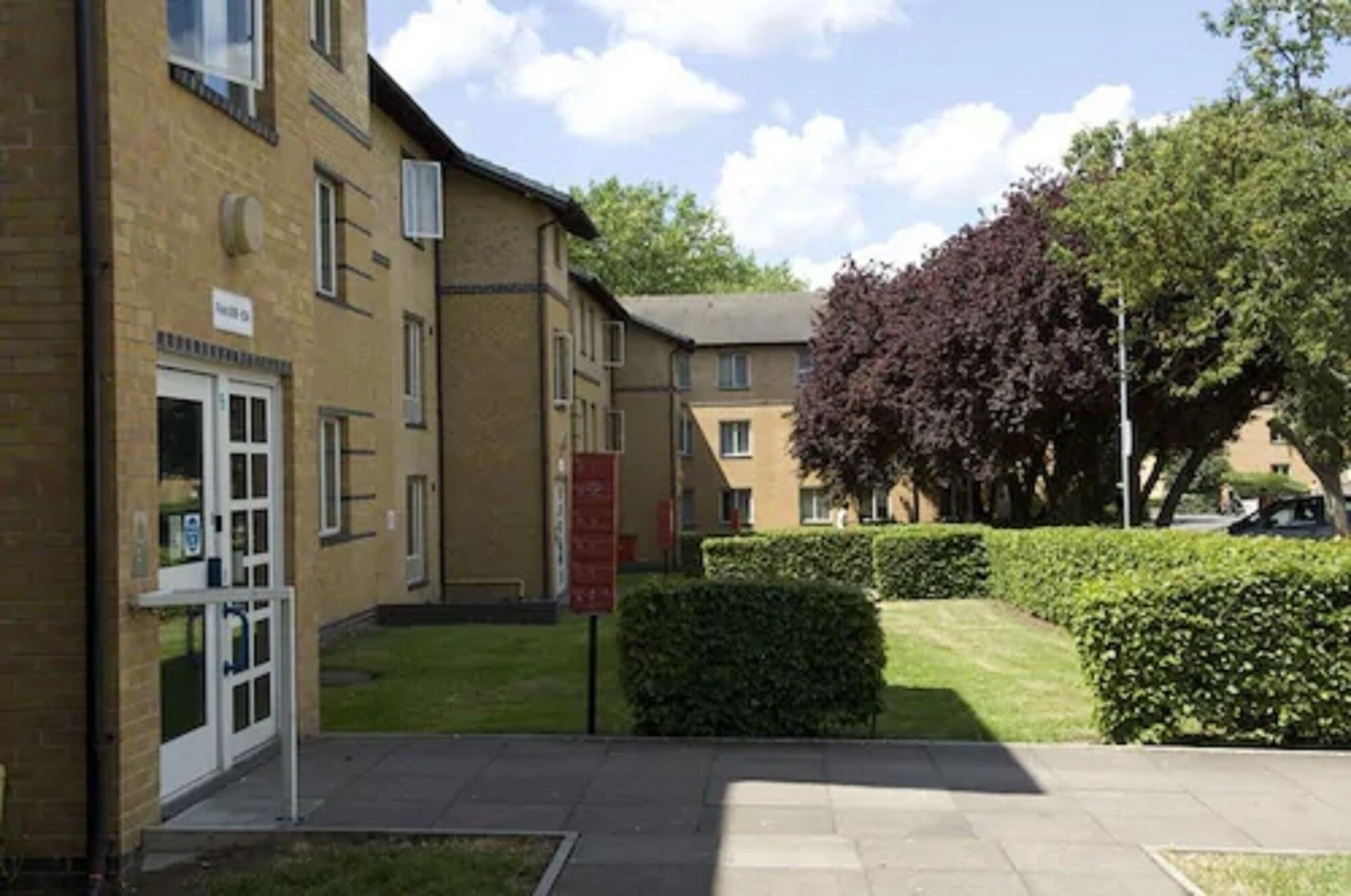 Vista Exterior Platt Hall - Campus Accommodation