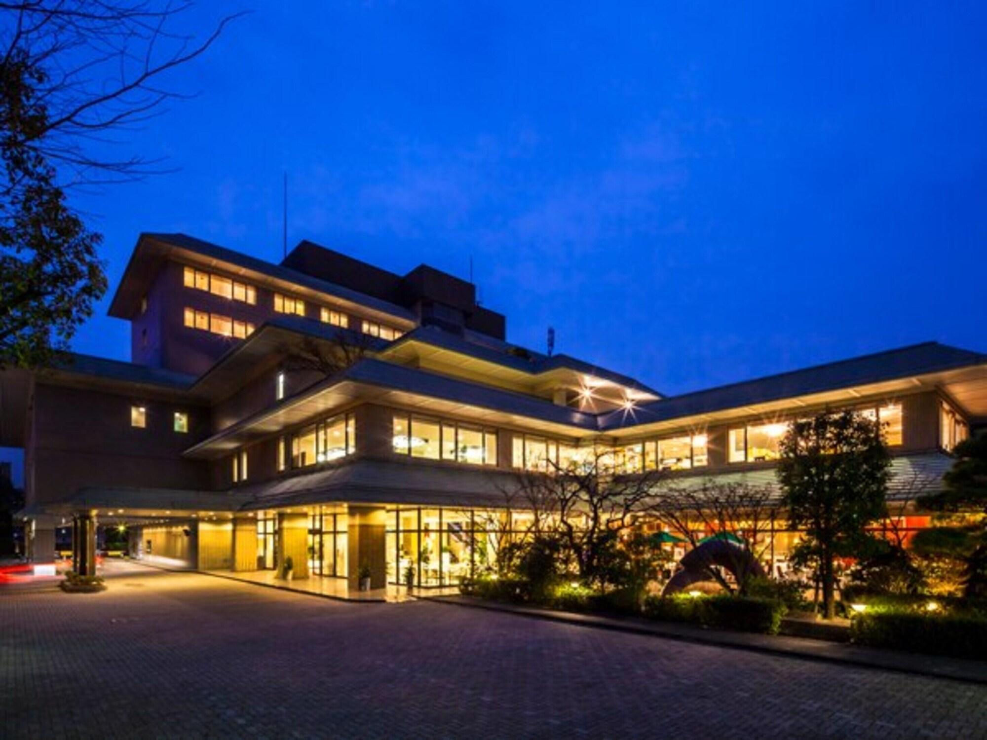 Vista Exterior KKR Hotel Kumamoto