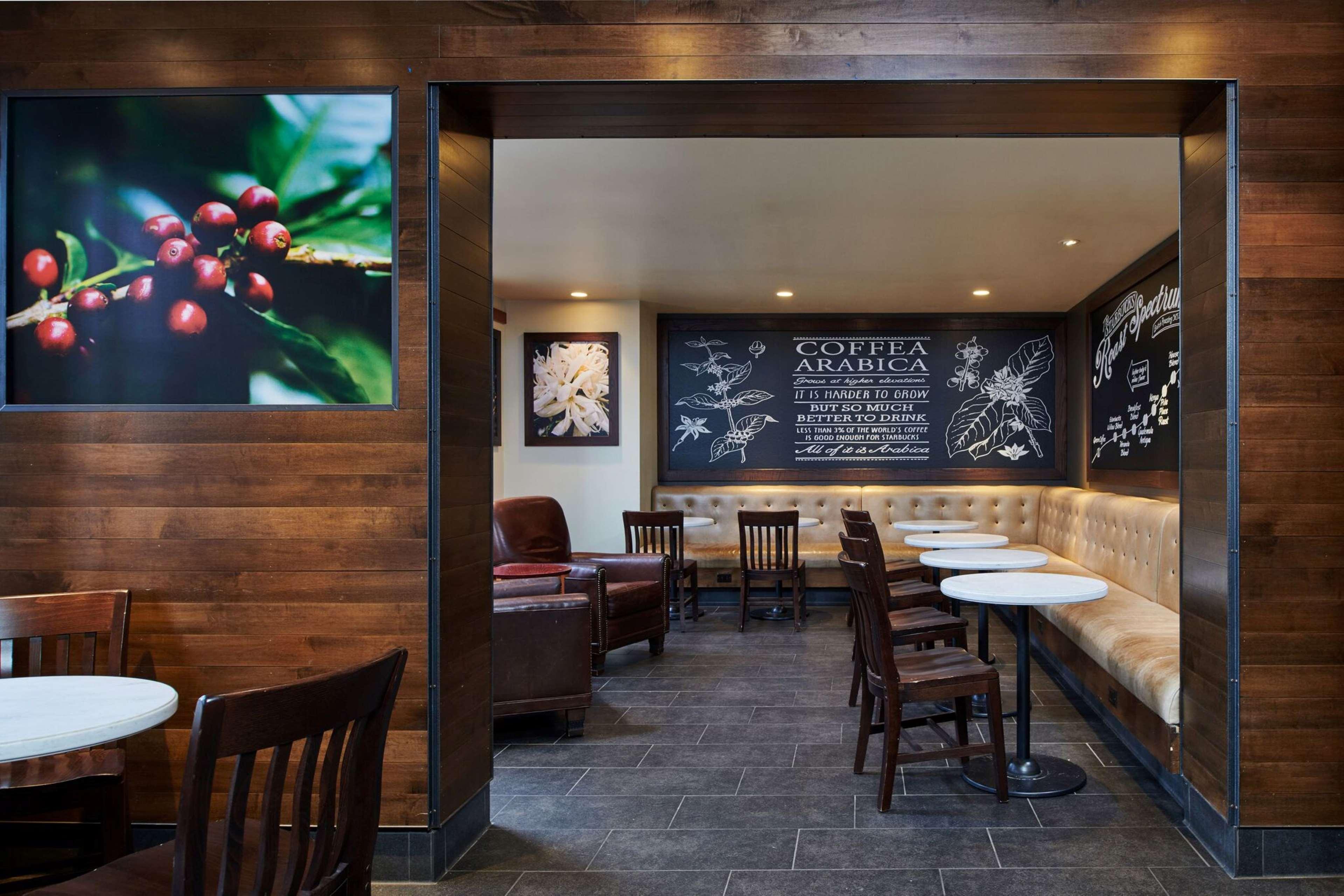 Restaurant Hotel Alex Johnson Rapid City, Curio Collection by Hilton