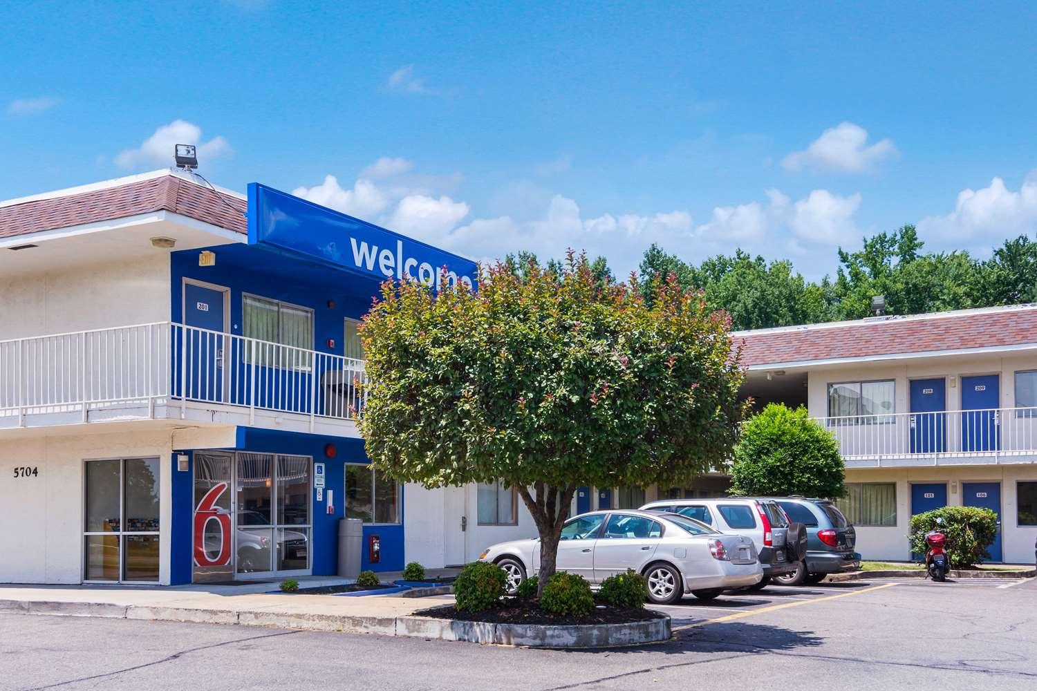 Vista Exterior Motel 6 Sandston, VA - Richmond, Va