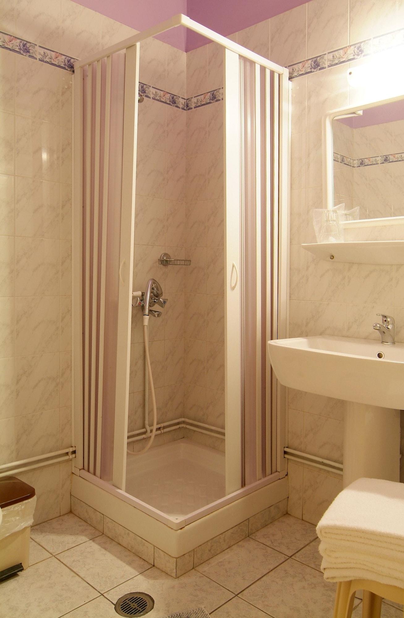 Equipamiento de Habitación Varonos