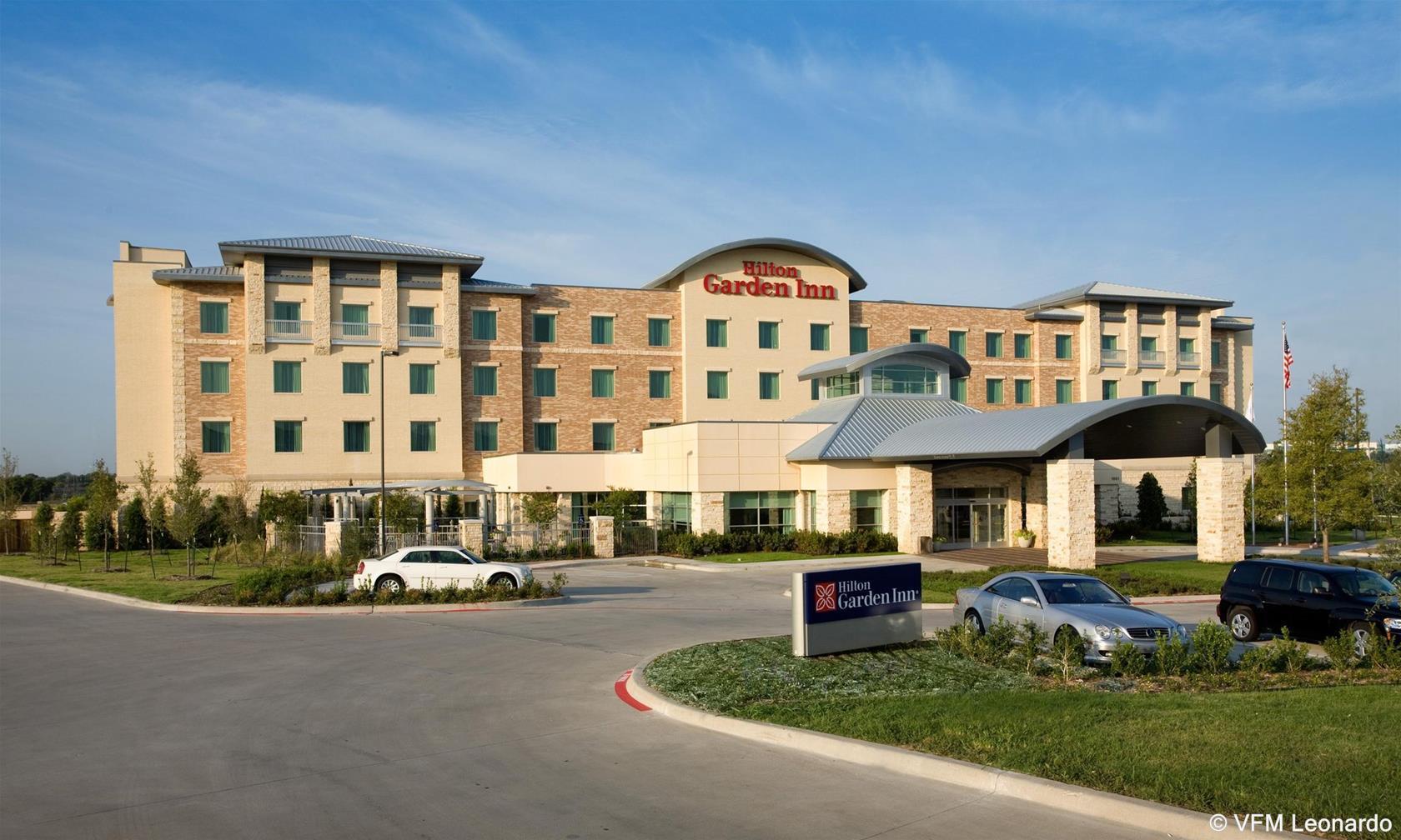 Vista Exterior Hilton Garden Inn Dallas Richardson