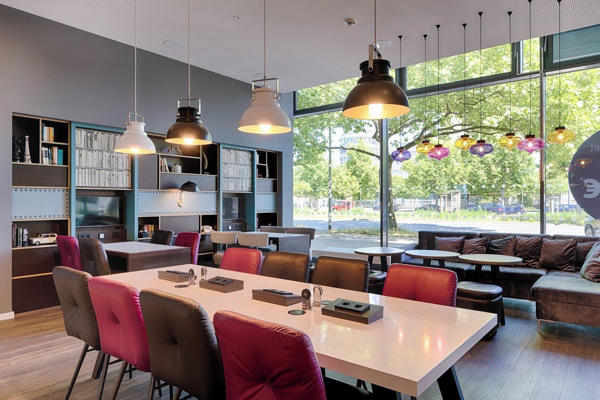 Sala de Reuniones Premier Inn Hannover City University