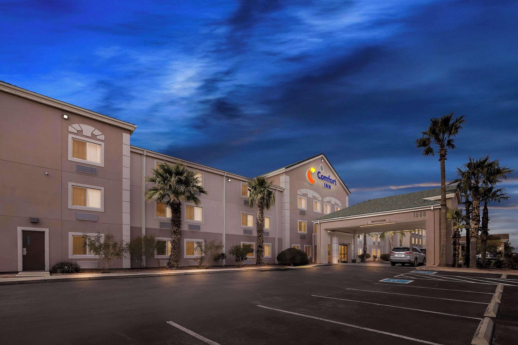 Vista Exterior Comfort Inn Tucson Central
