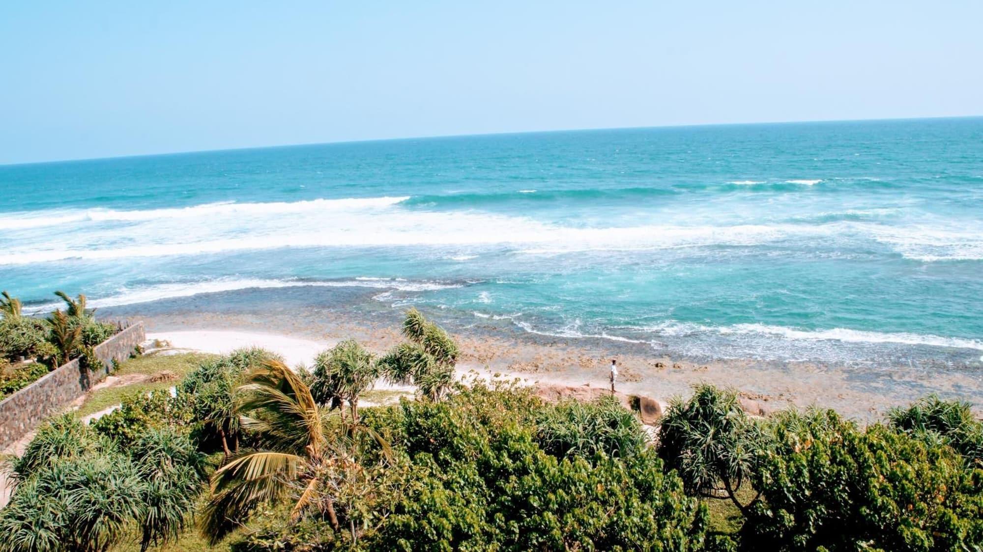 Playa Mirissa Gate