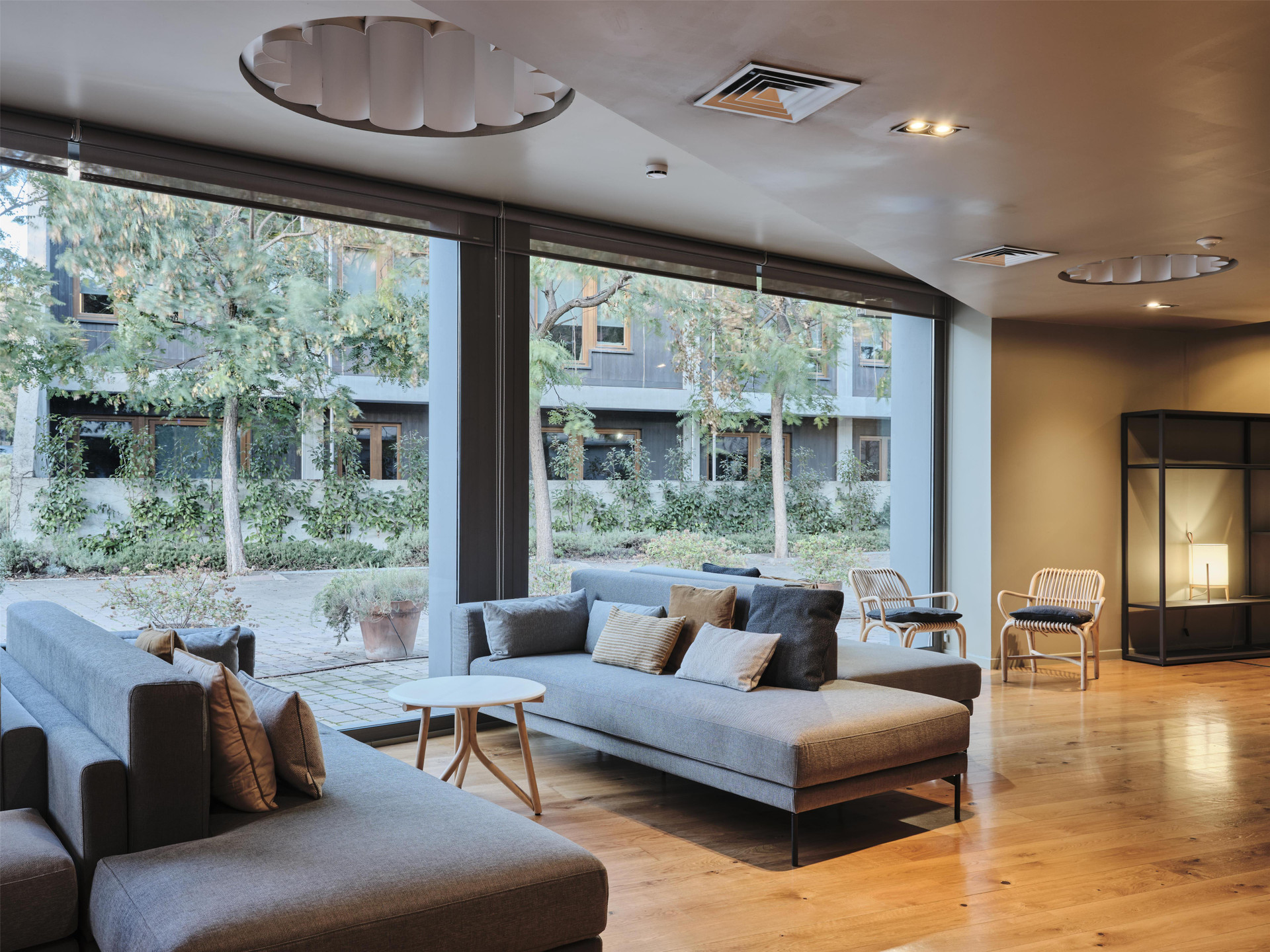 Vista Lobby Qgat Suites & Events