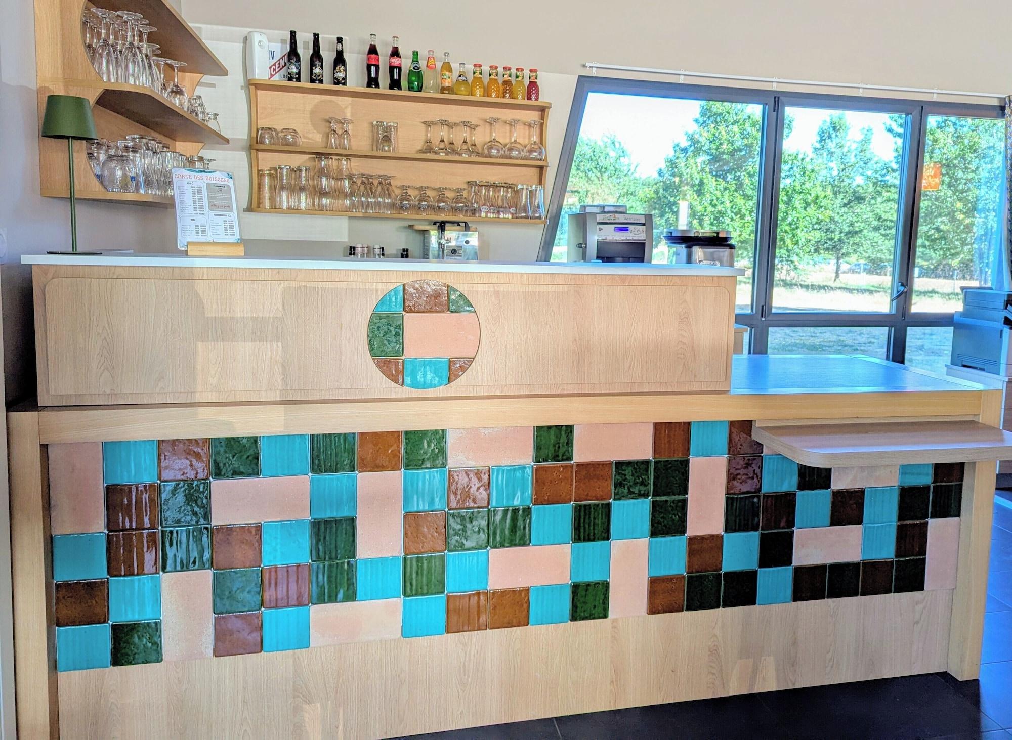 Bar/Salón The Originals City, Hôtel La Verriaire, Cholet Sud