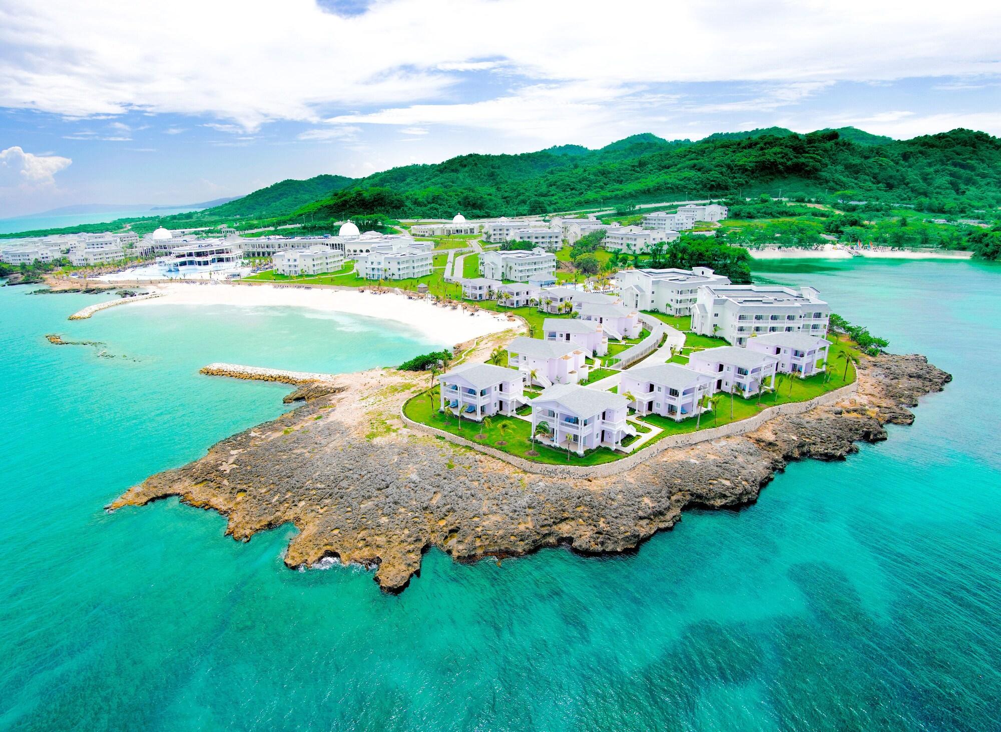 Vista Exterior The Signature Level At Grand Palladium Lady Hamilton Resort & Spa