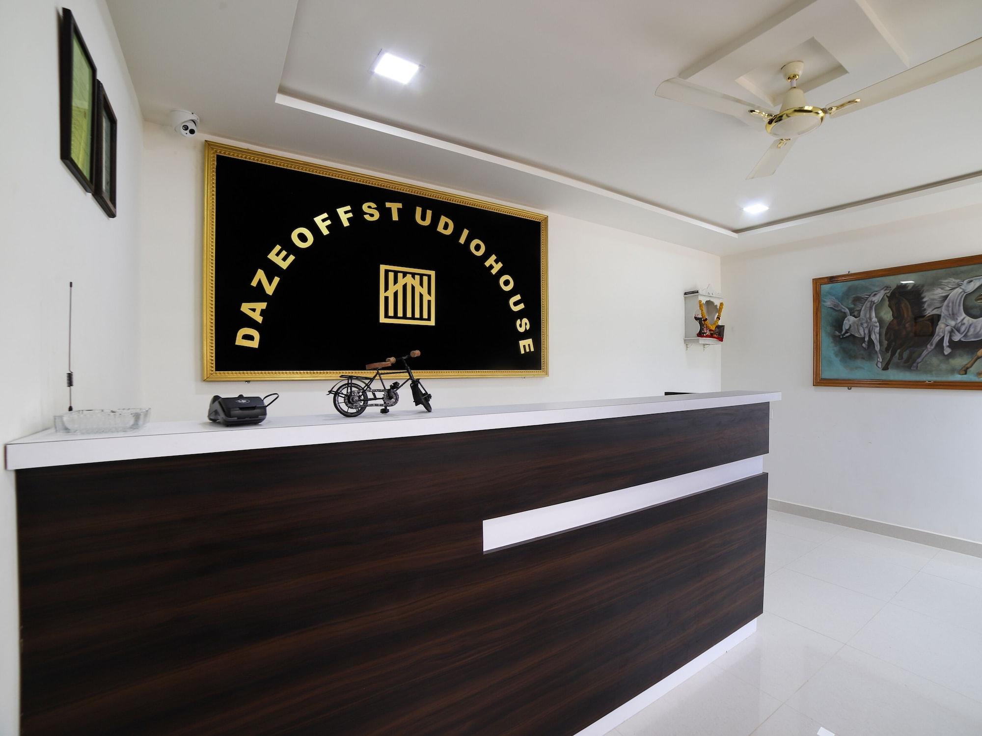 Vista Lobby Daze Off Studio House