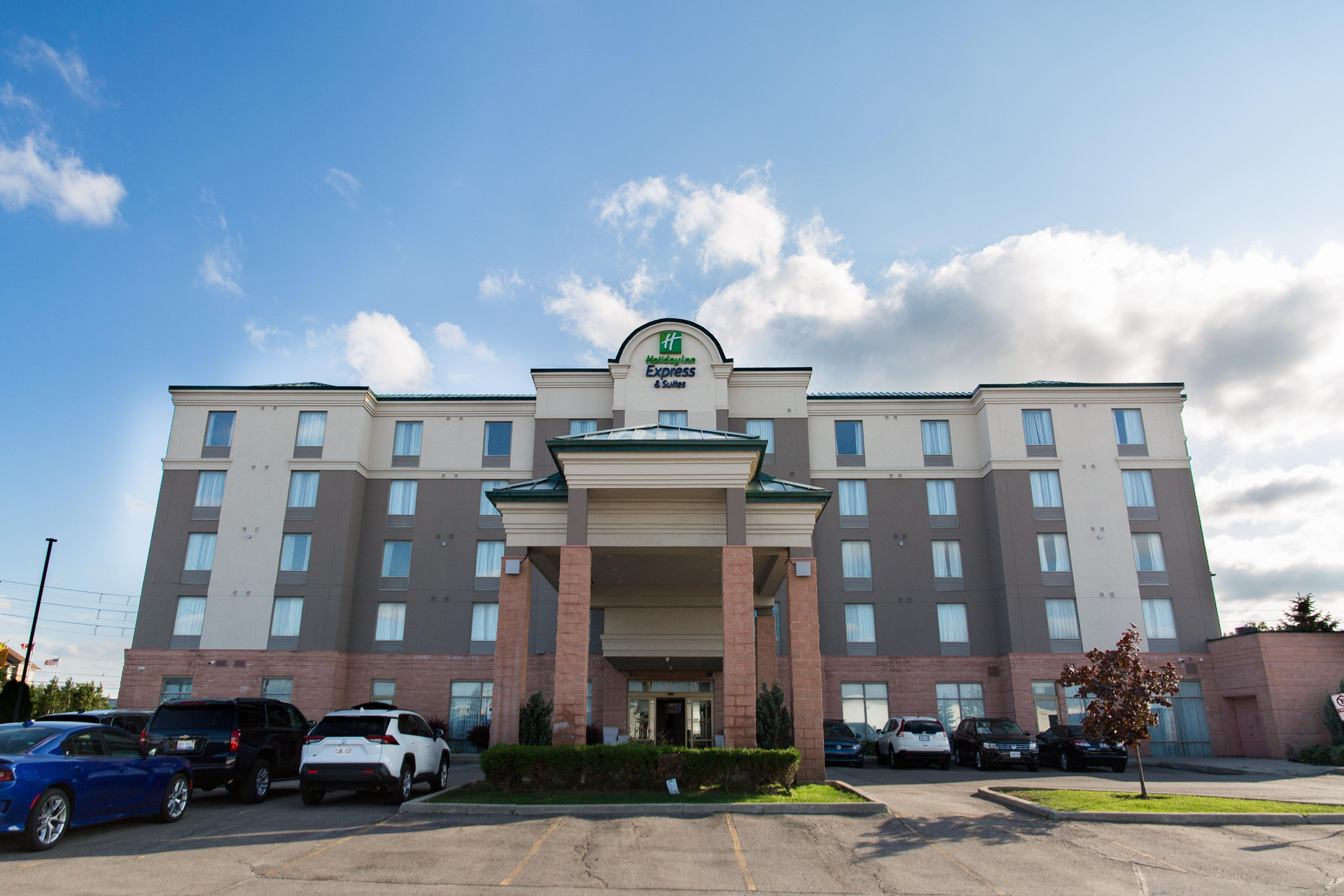 Vista Exterior Holiday Inn Express & Suites Brampton by IHG