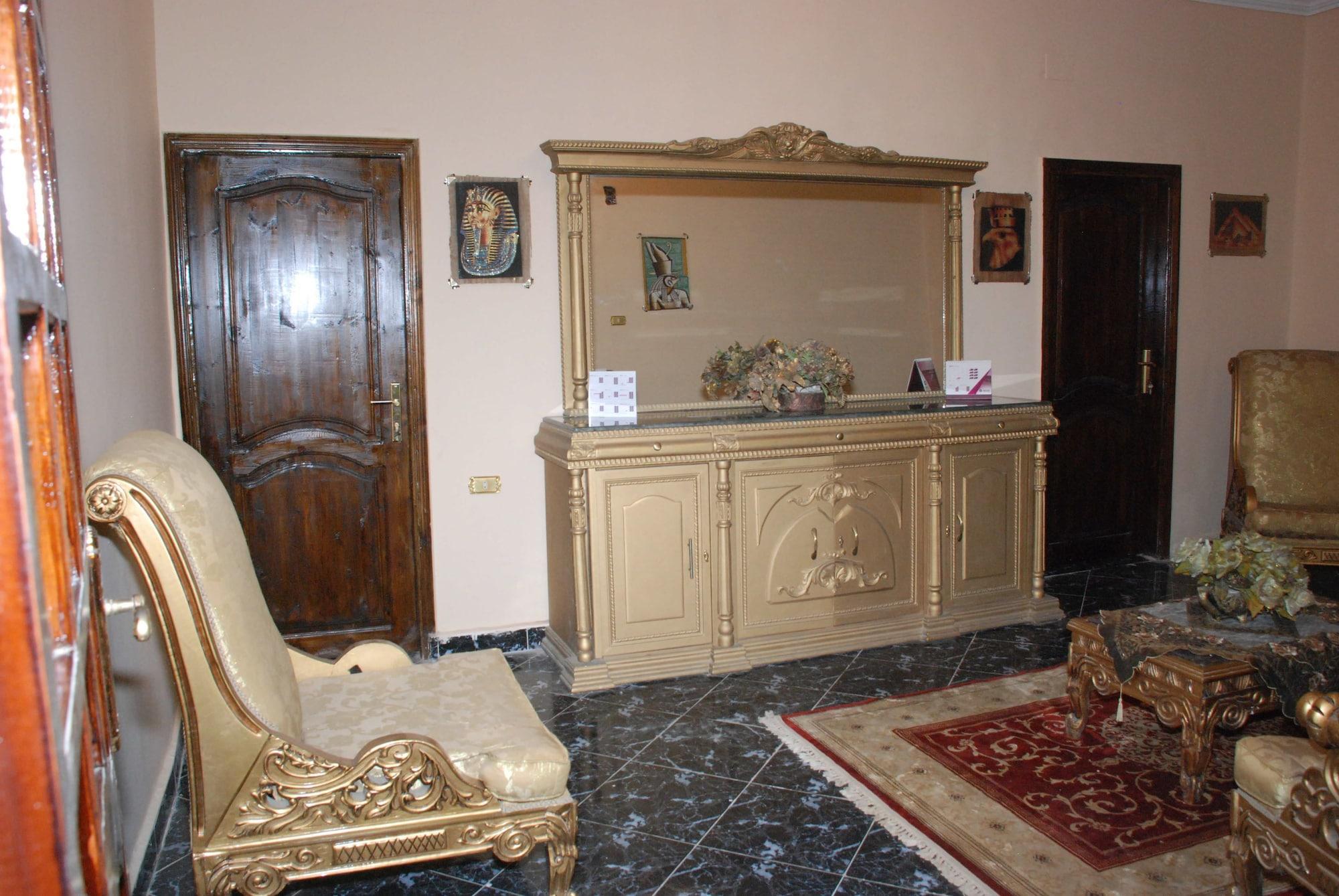 Vista Lobby Sunny Pyramids View