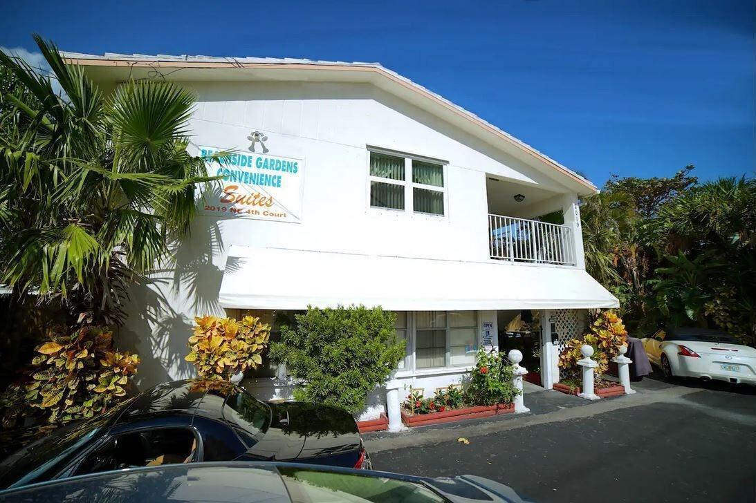 Vista Exterior Beachside Gardens Apartments by Lowkl
