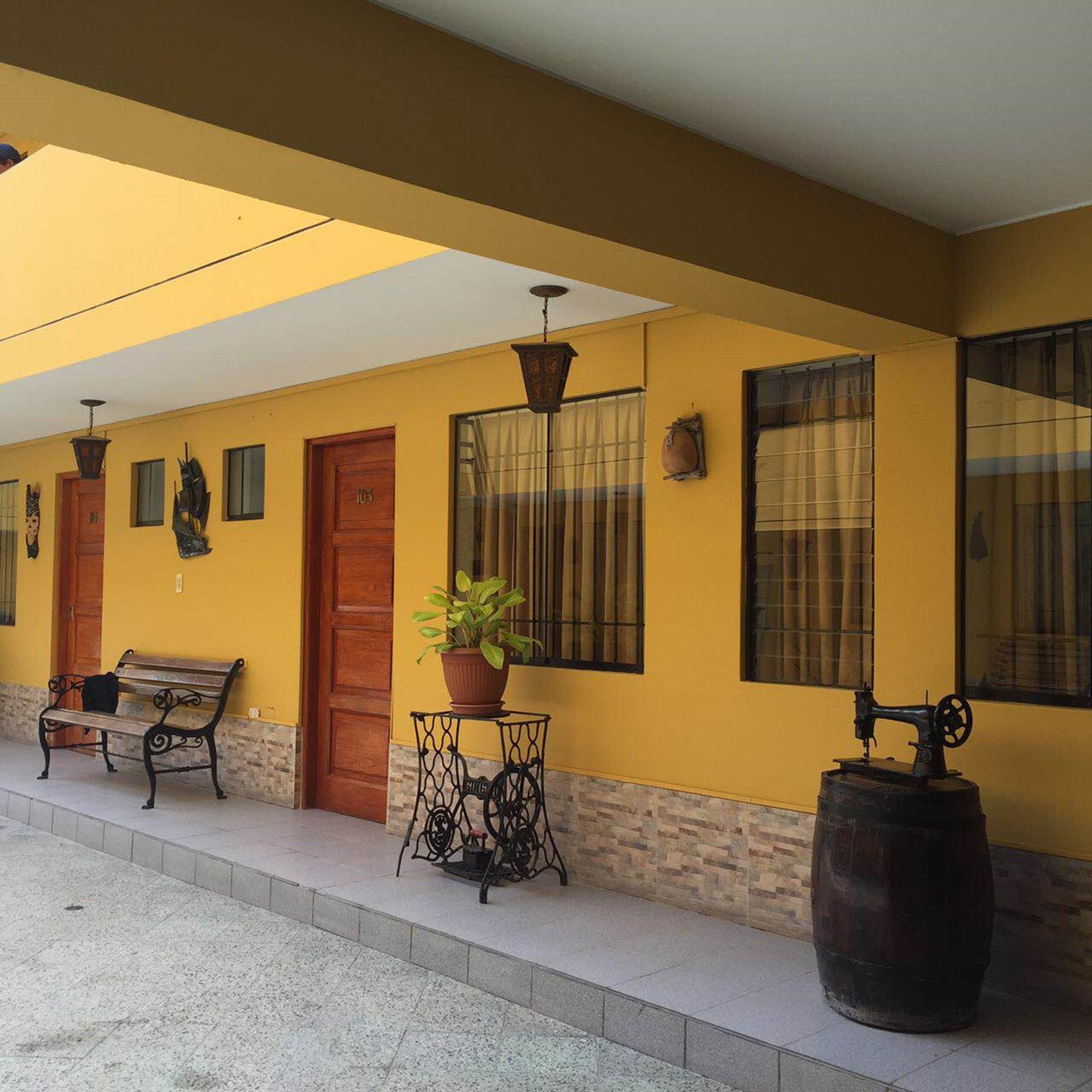 Vista Exterior Hotel Alicia
