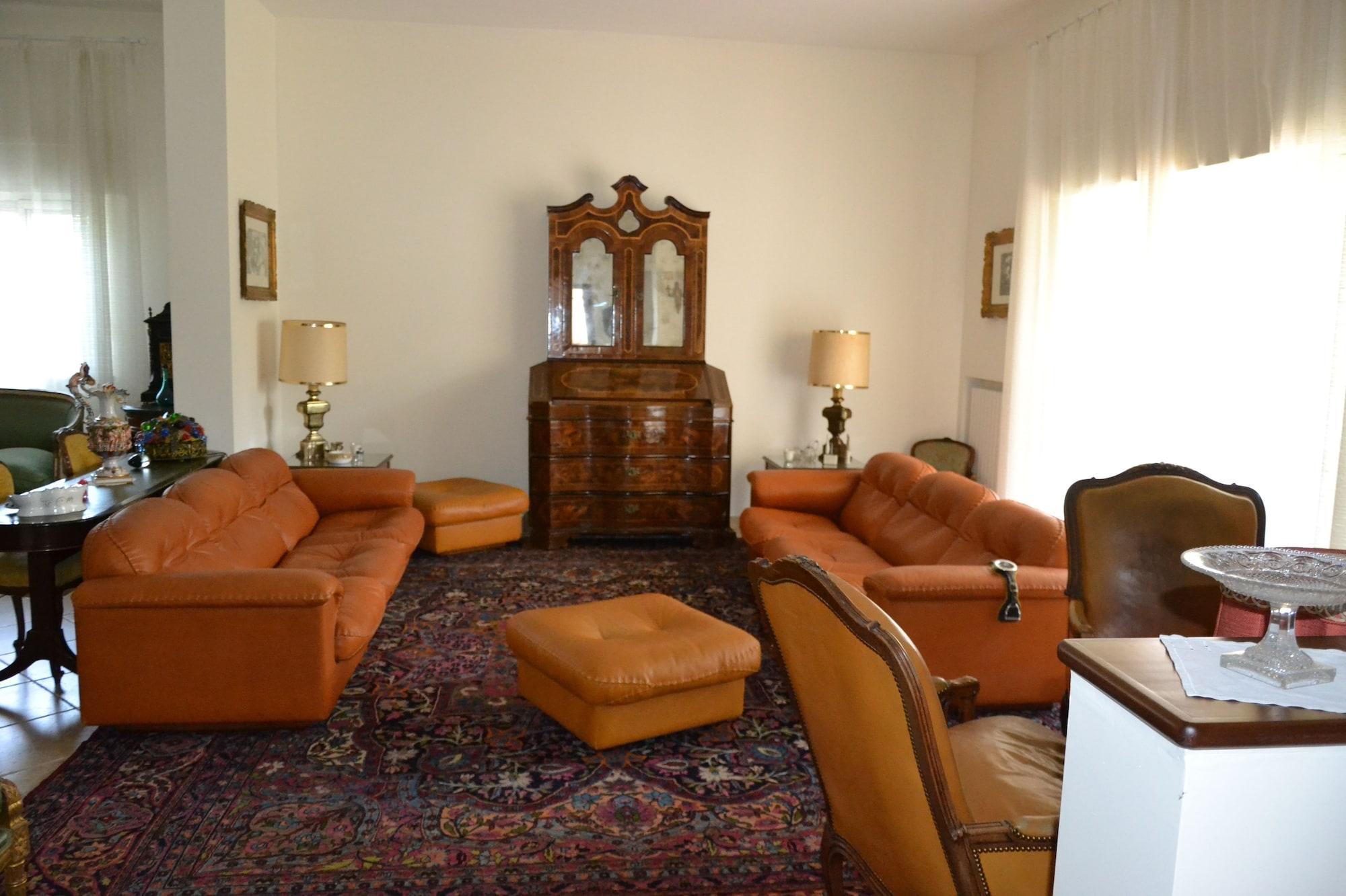 Vista Lobby Villa Lucia