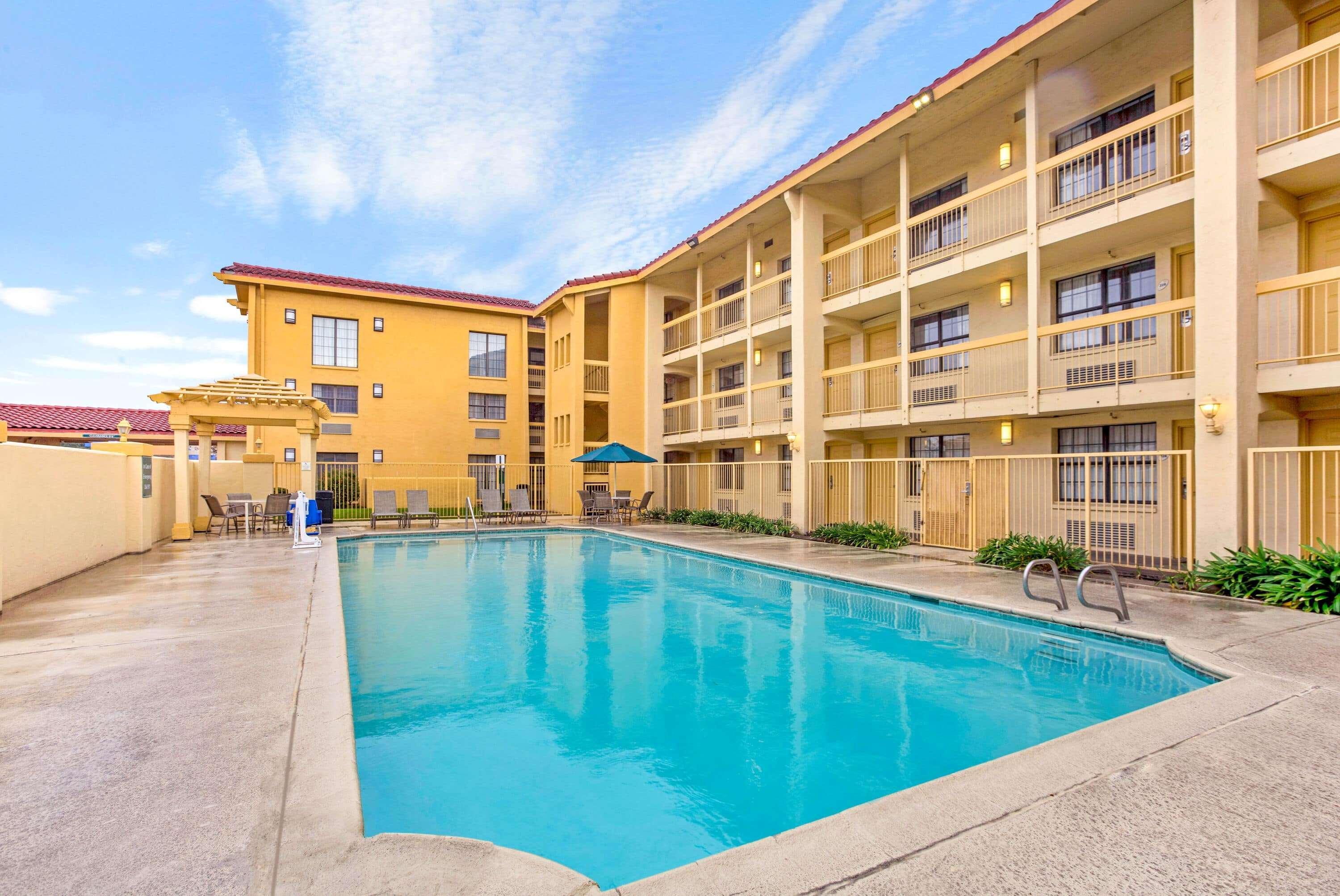 Vista Piscina La Quinta Fresno-Yosemite