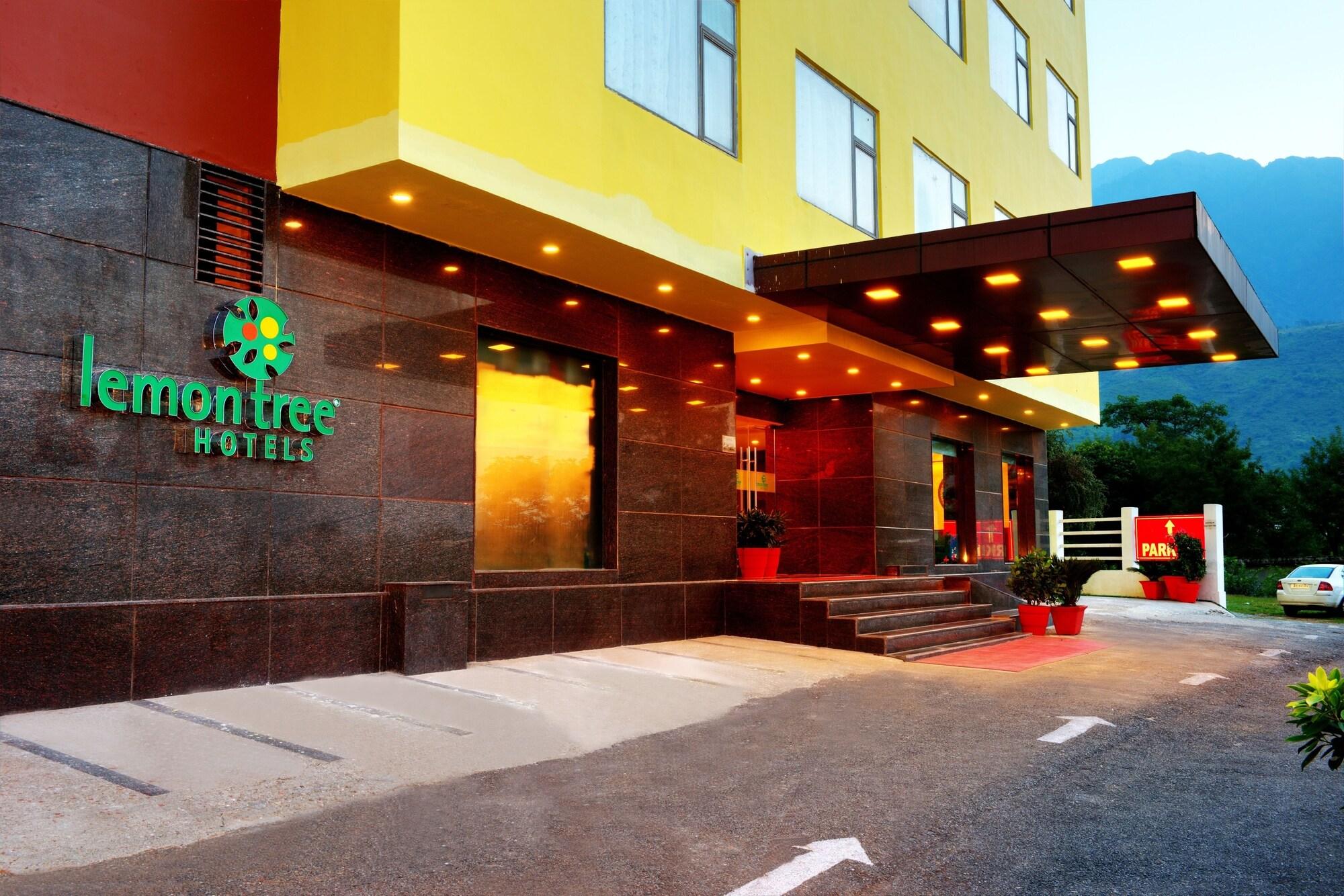 Vista Exterior Lemon Tree Hotel, Katra