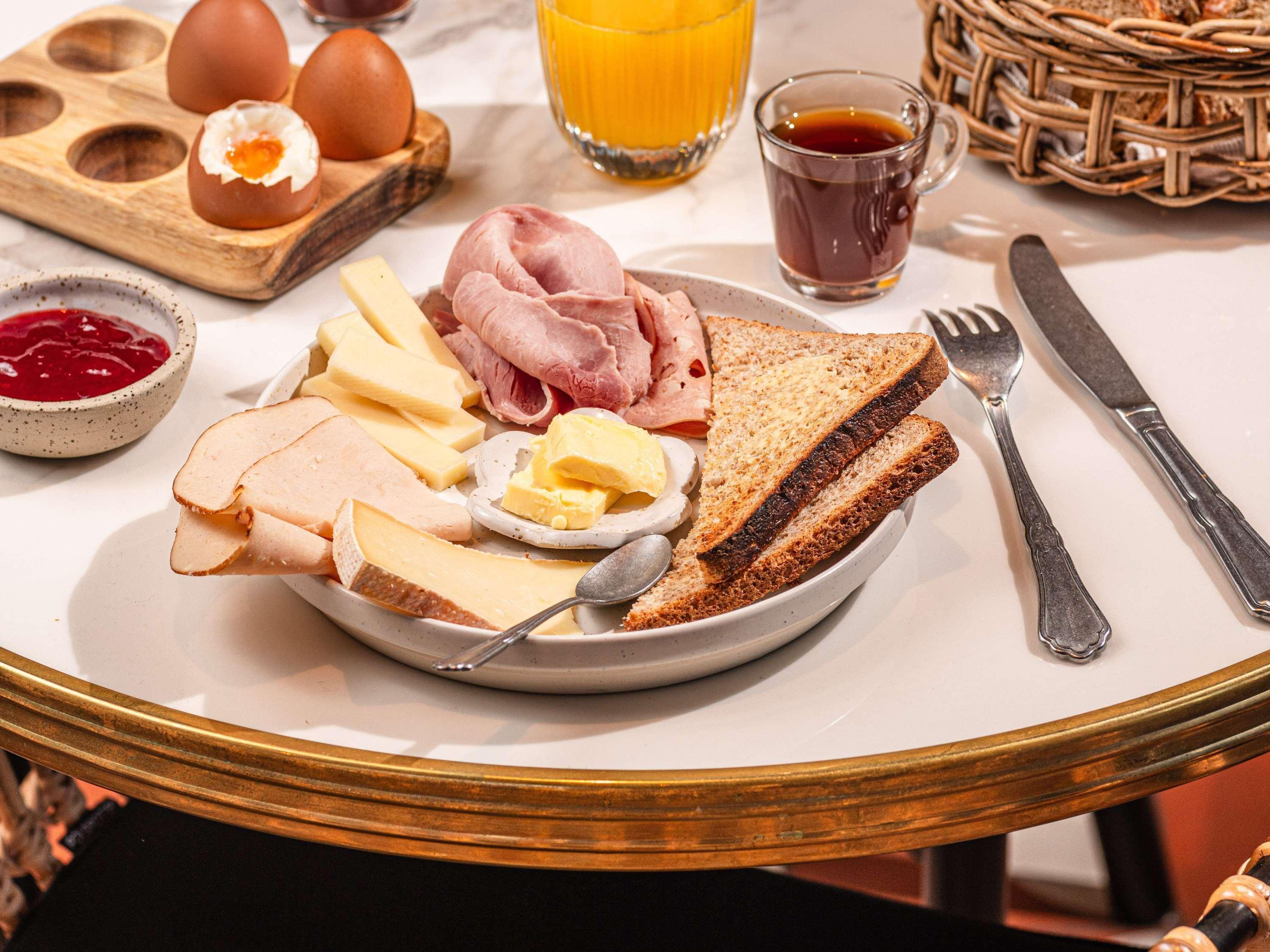 Restaurant ibis Styles Puteaux Paris La Defense