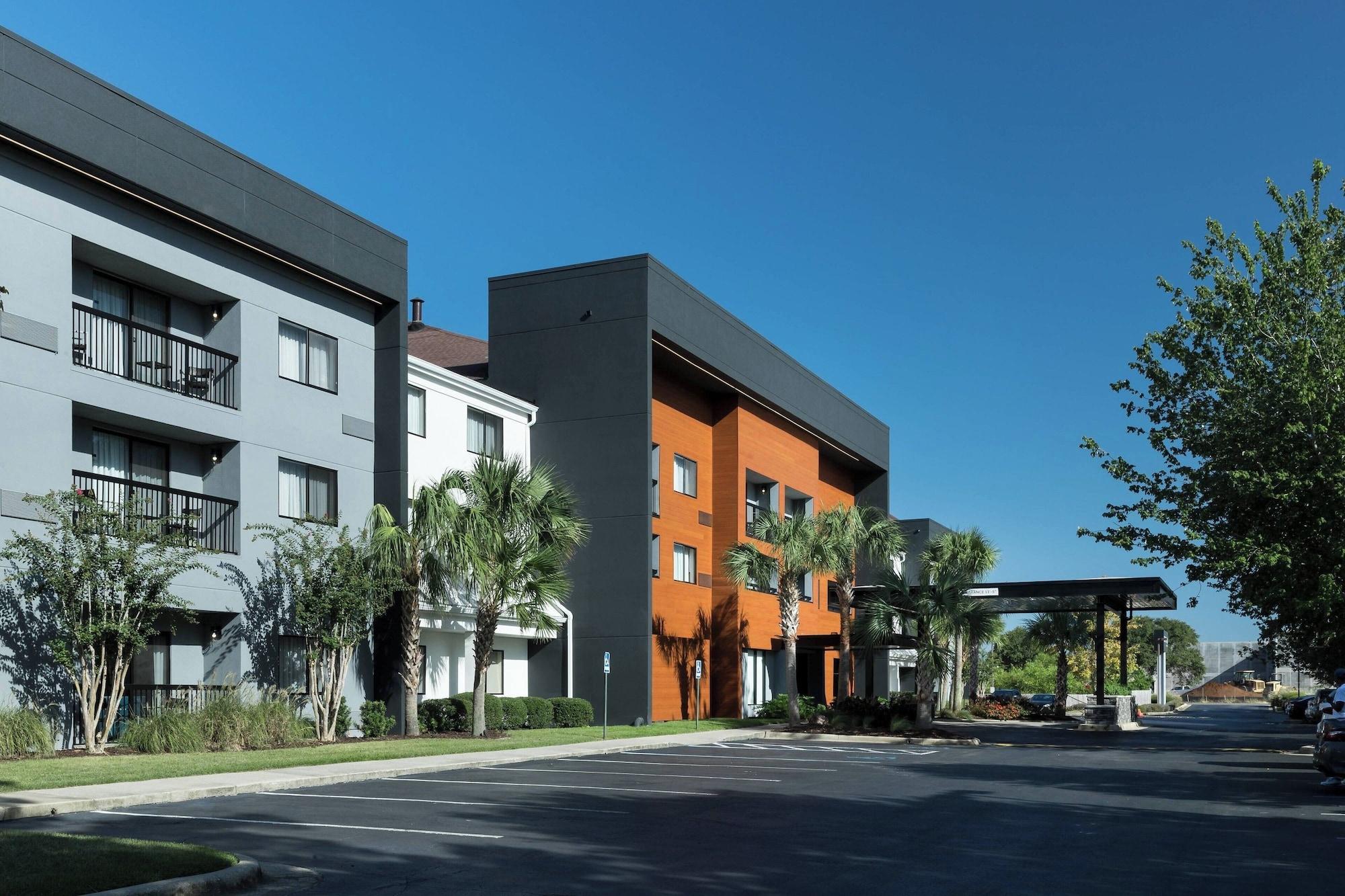 Vista Exterior Courtyard by Marriott Pensacola