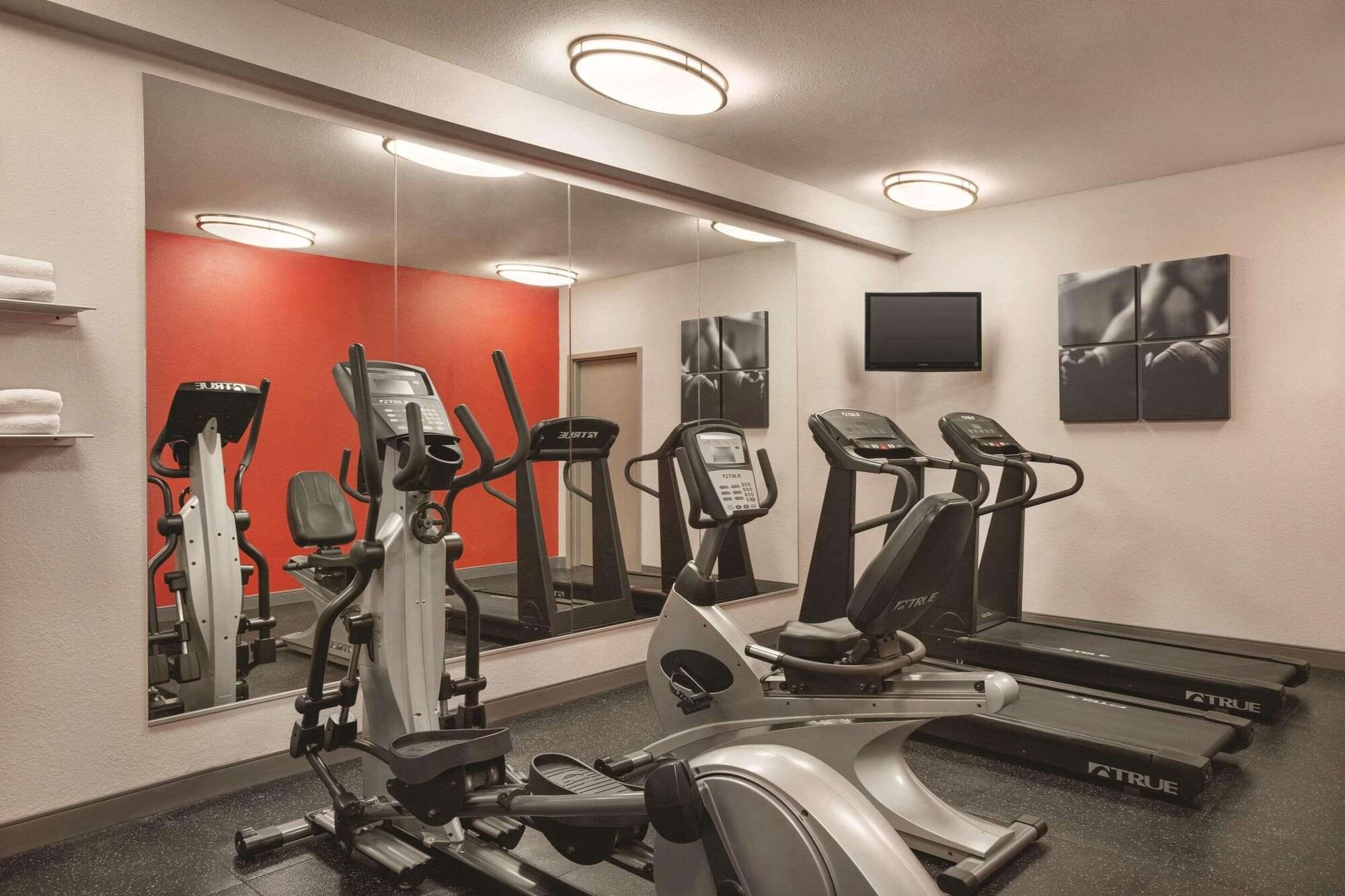 Gimnasio Country Inn & Suites by Radisson, Newnan, GA