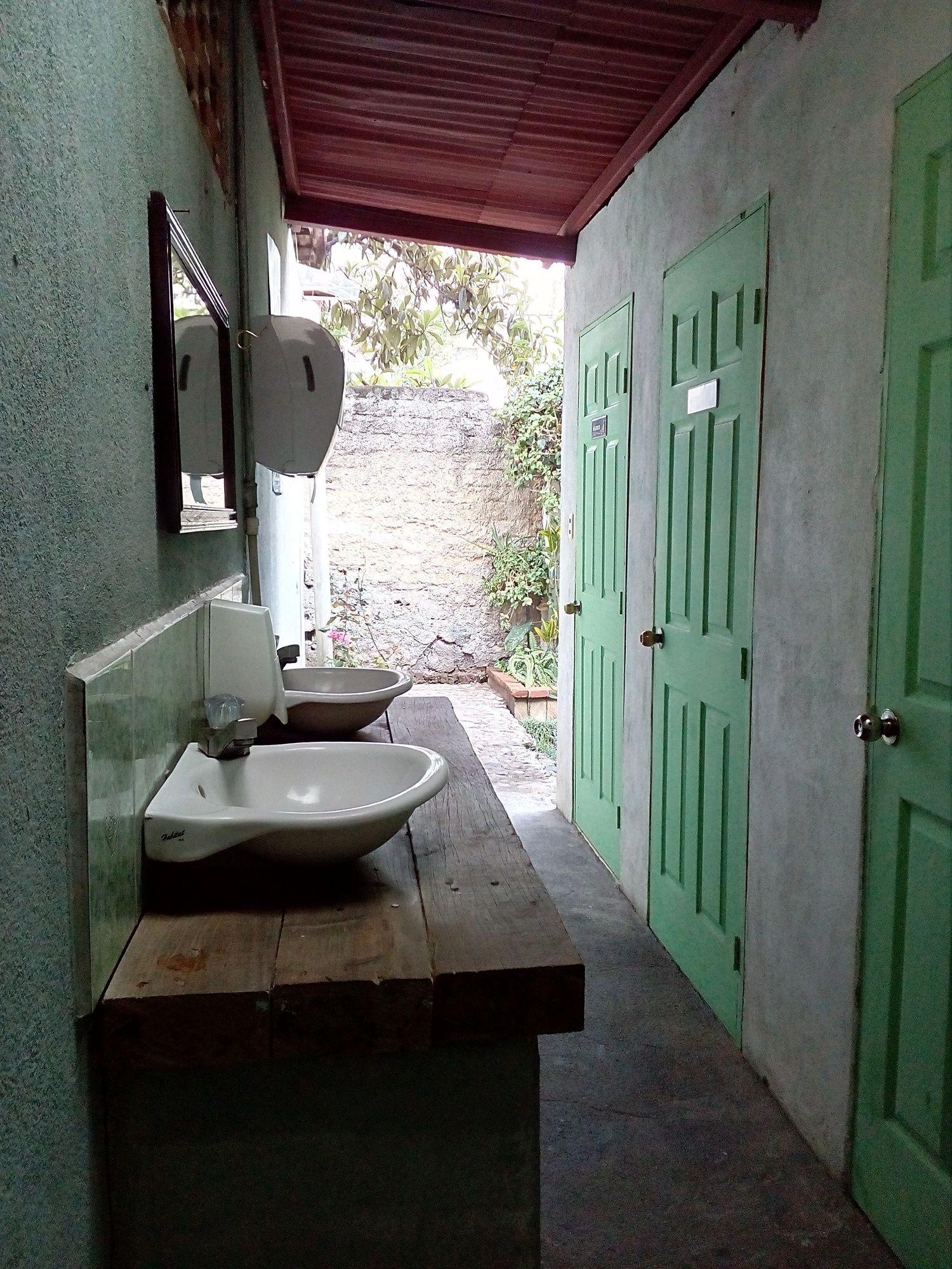 Hotel Hostel y Restaurante Casa Jacaranda