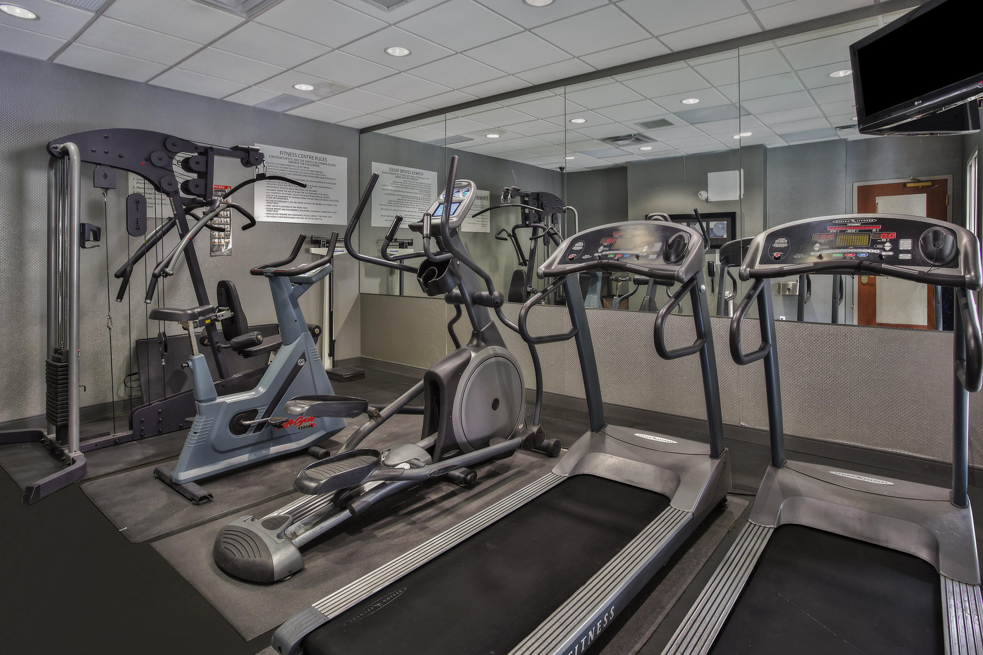 Instalaciones Recreativas Newmarket Hotel & Suites
