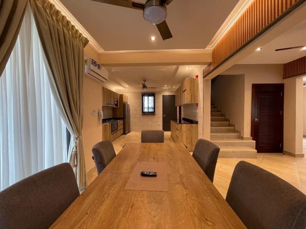 Restaurant Falcons Perch Residences