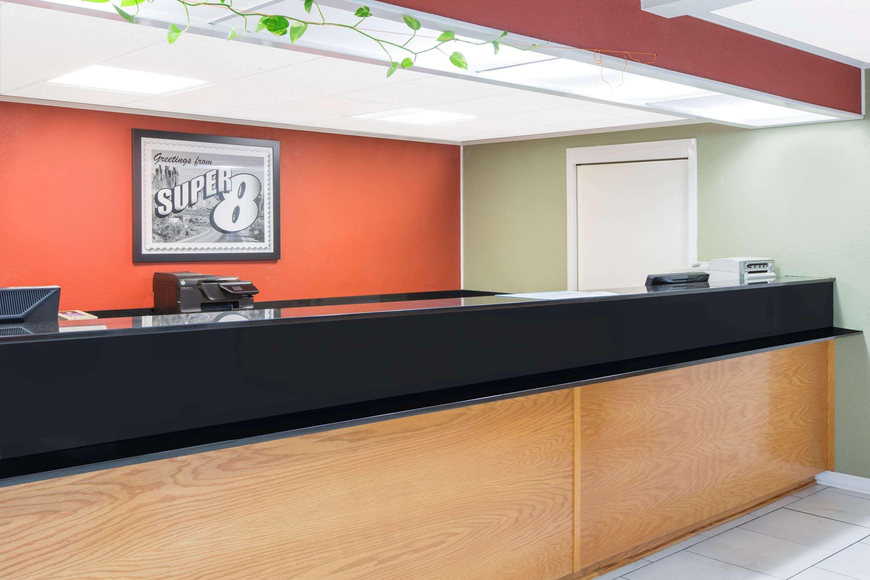 Vista Lobby Super 8 by Wyndham Dothan