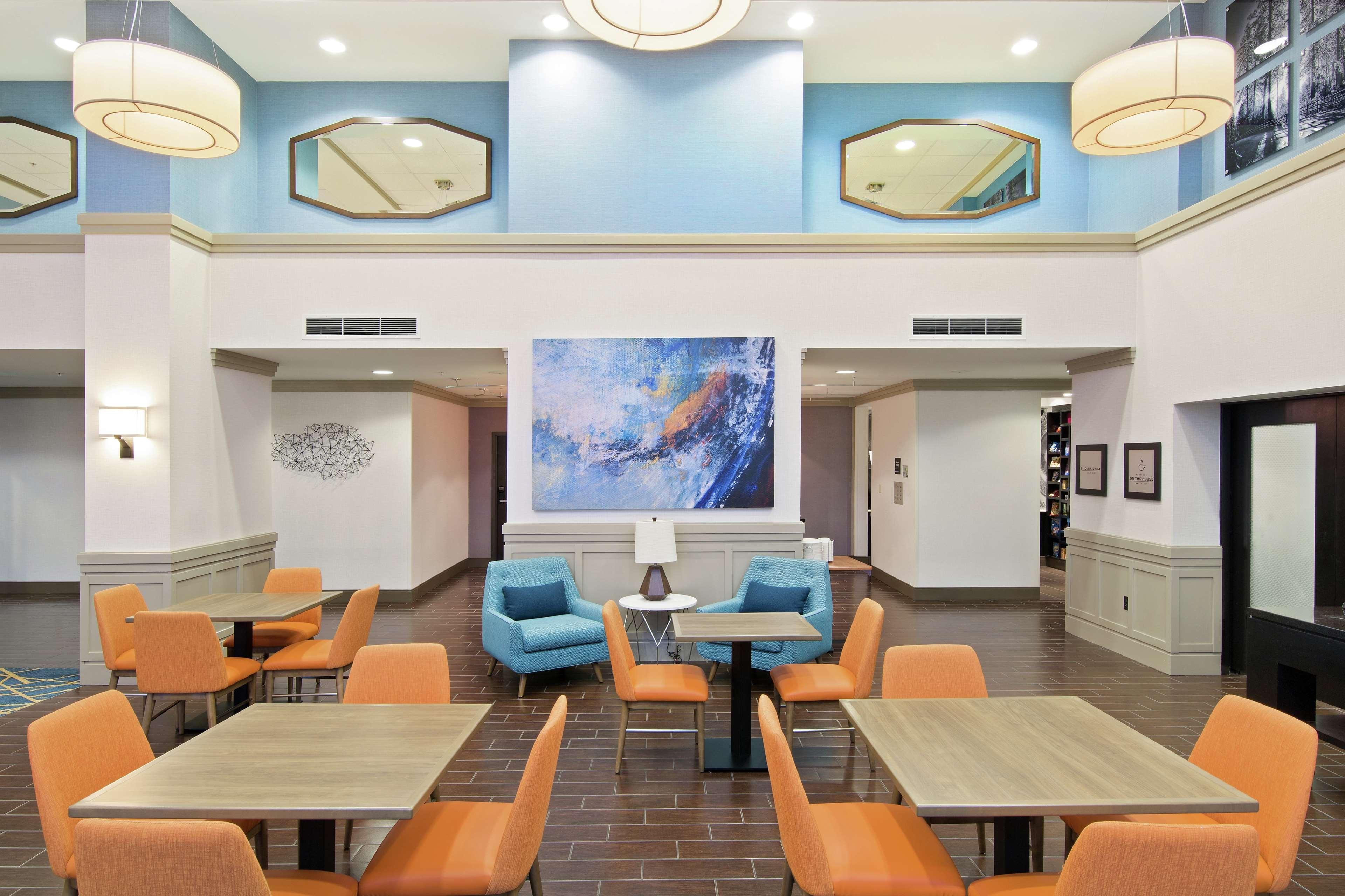 Vista Lobby Hampton Inn & Suites Spokane Valley