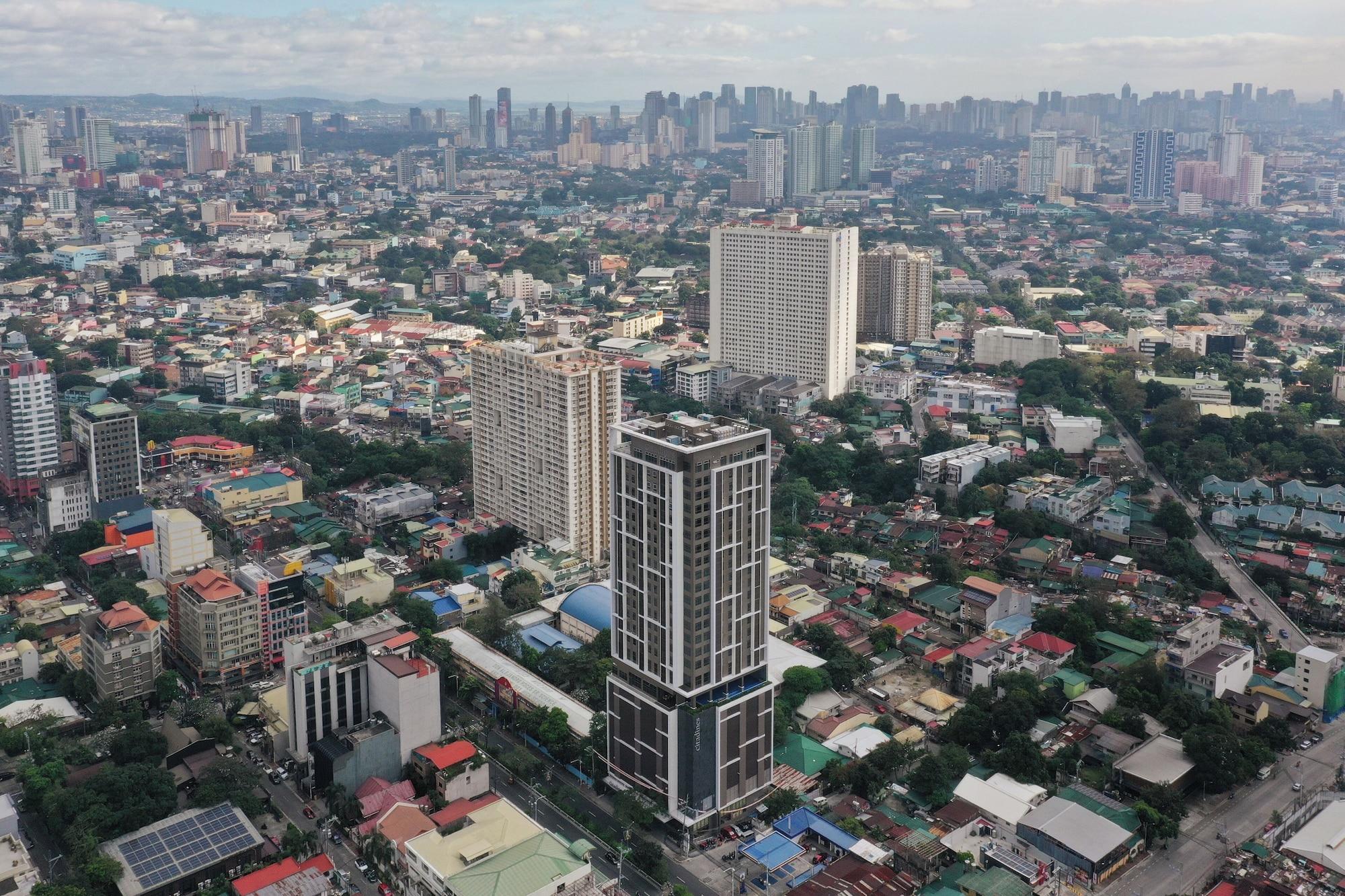 Vista Exterior Citadines Roces Quezon City
