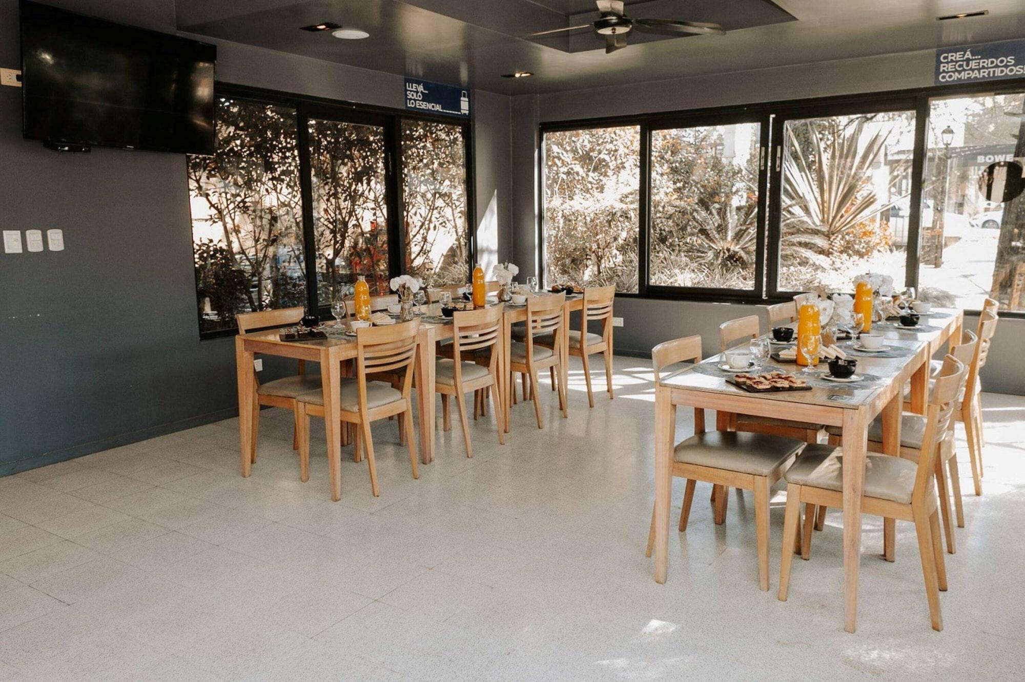 Restaurant Howard Johnson by Wyndham Yerba Buena