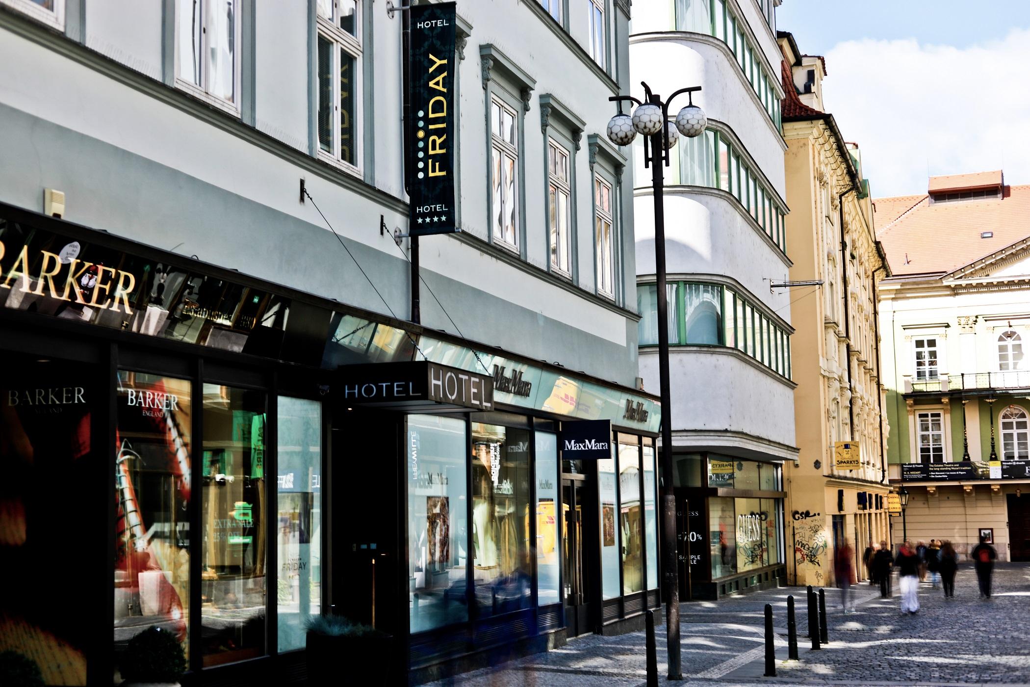 Vista Exterior Friday Hotel