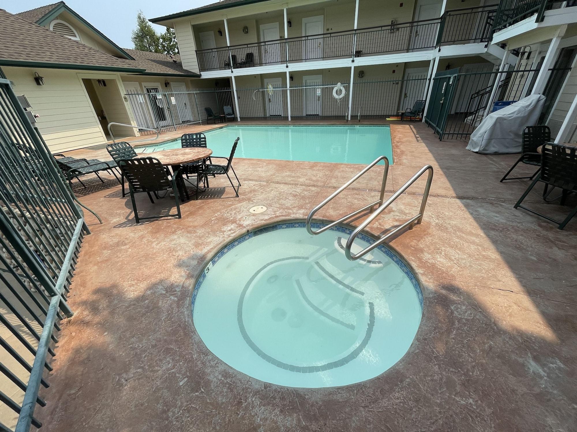 Spa Best Western Cedar Inn & Suites