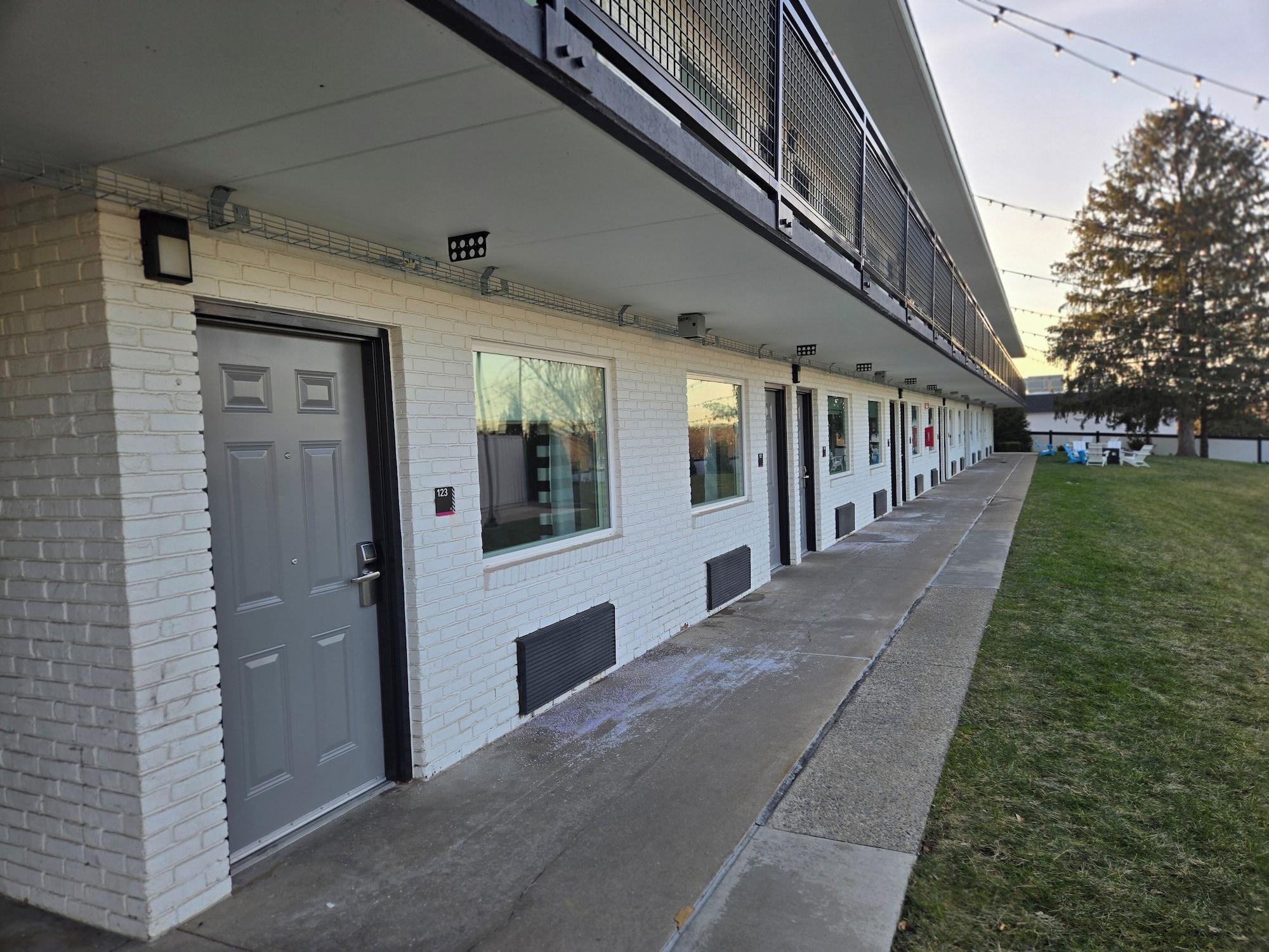 Vista Exterior Dutch Wonderland Inn